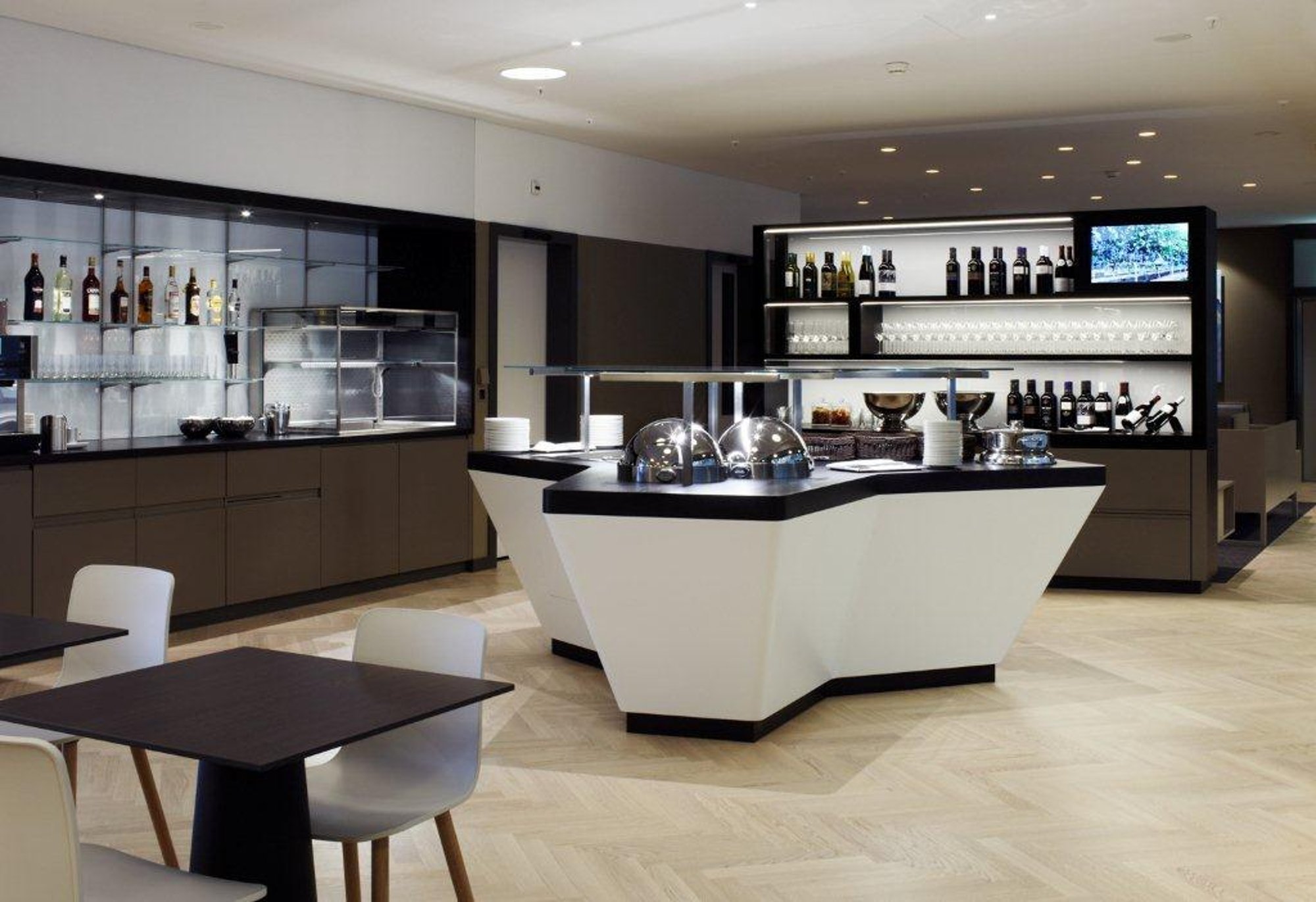 #2 of 5 images of Aspire Lounge