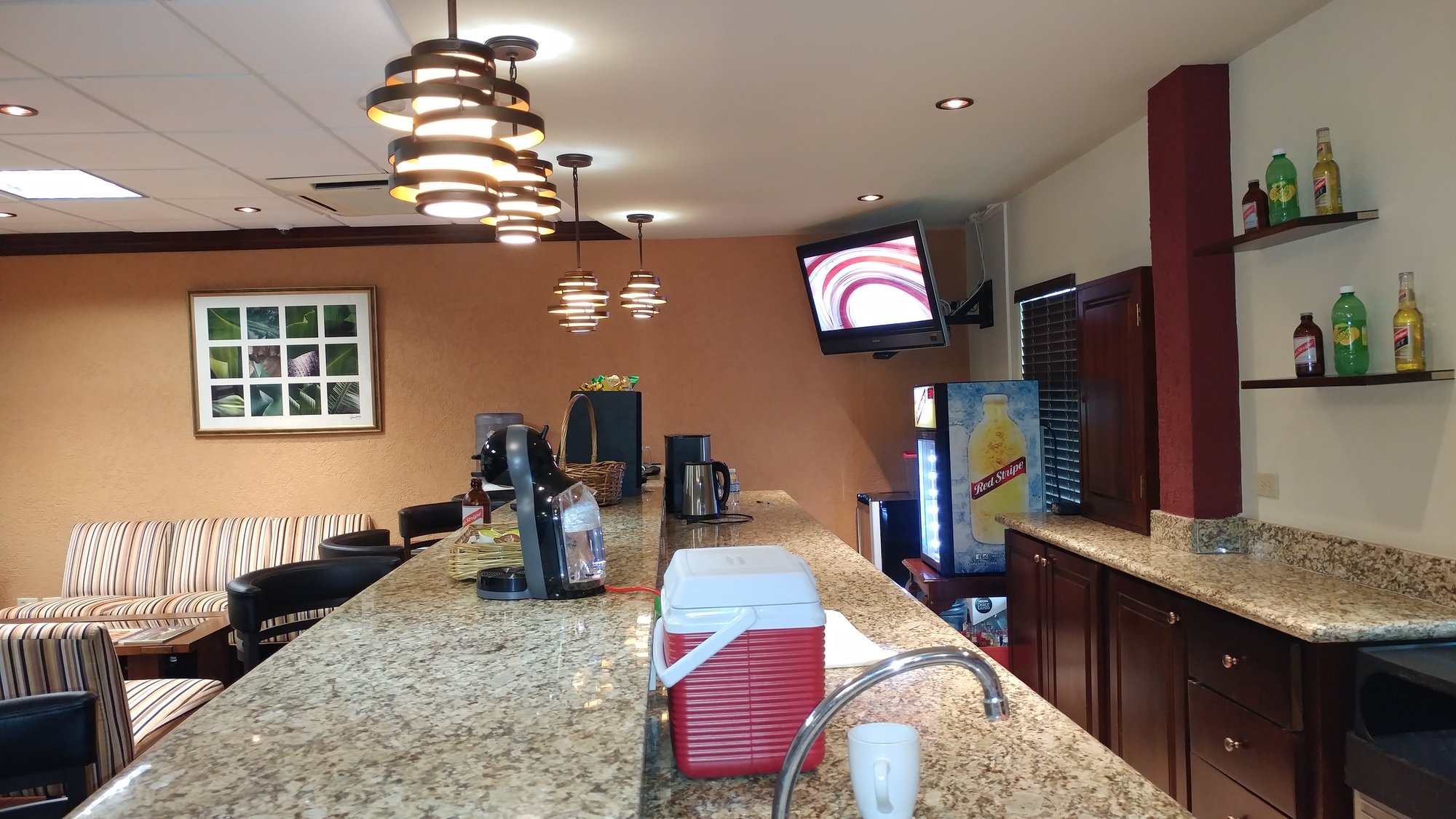 #5 of 5 images of Club Kingston Arrivals Lounge