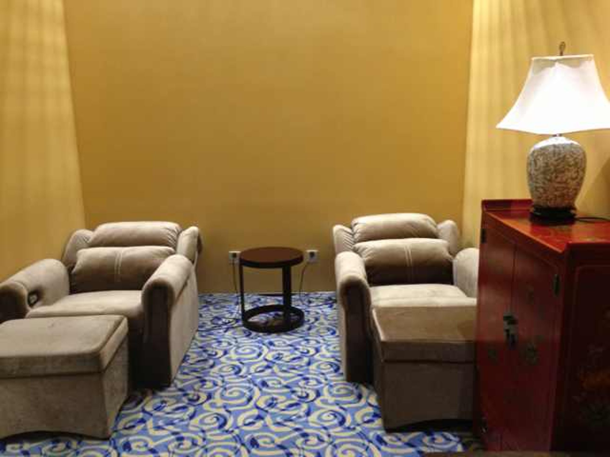 #2 of 5 images of Golden Century VIP Lounge (Gate 14) (Temporarily Closed)