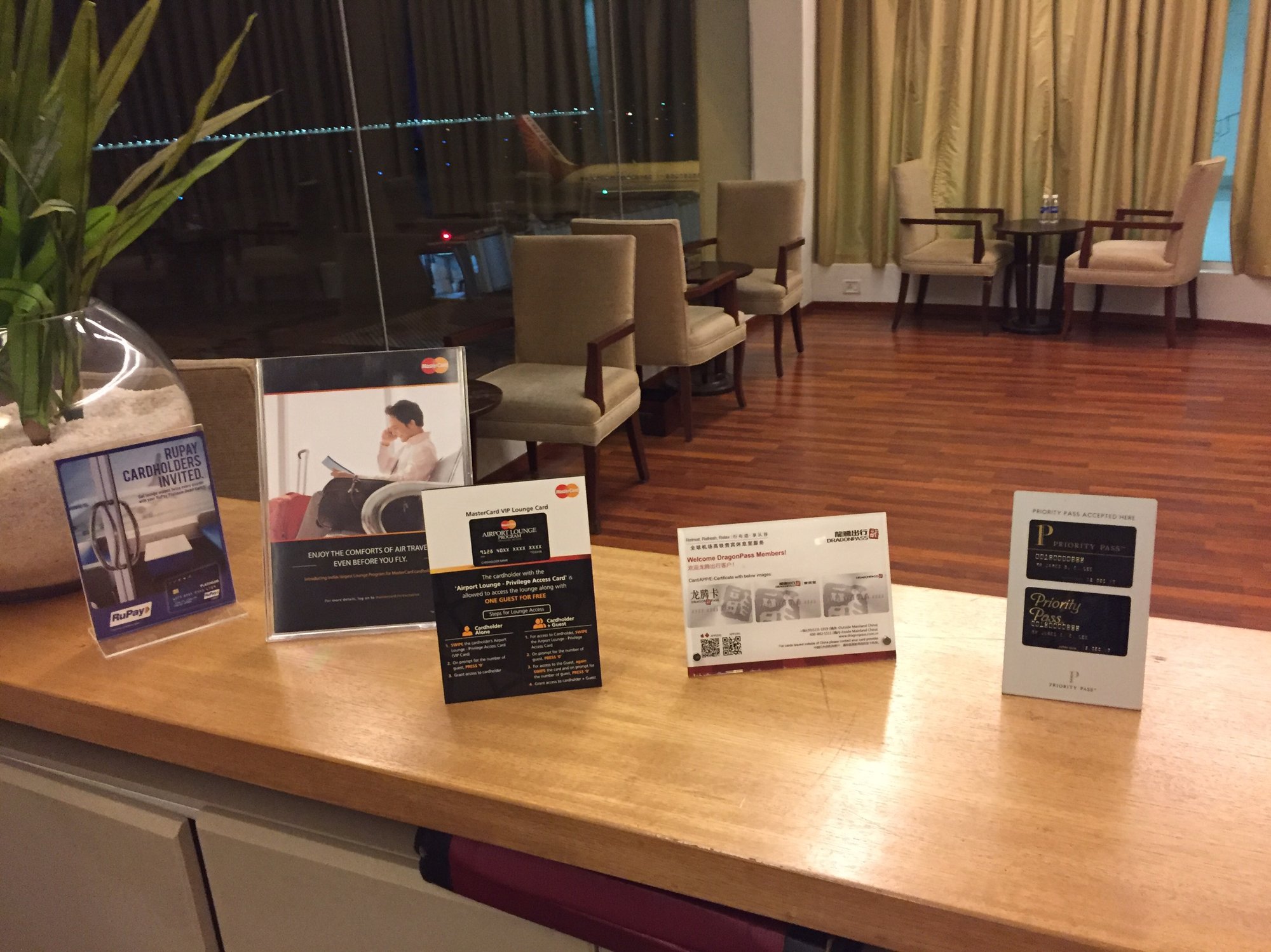 #4 of 4 images of Earth Lounge