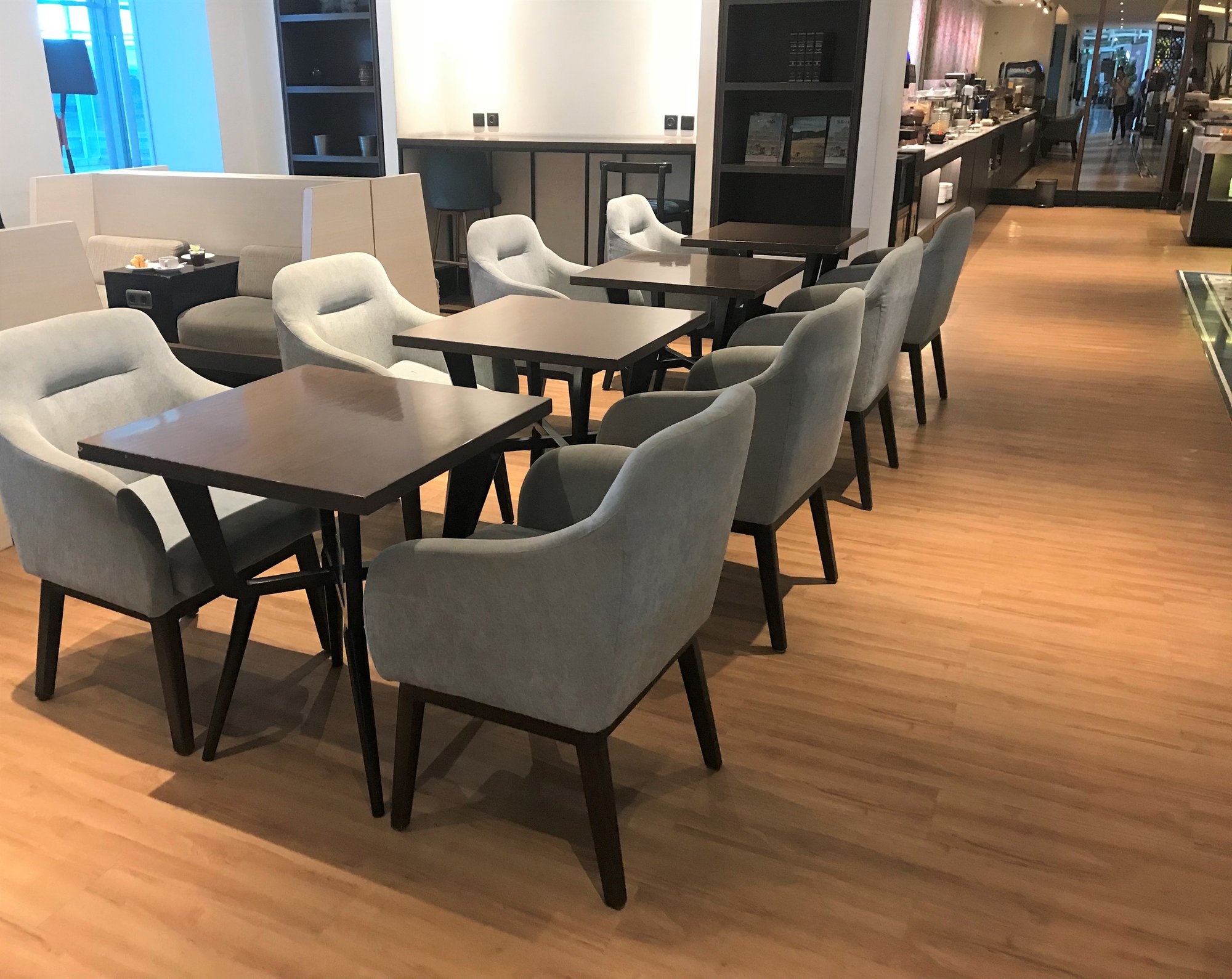 #2 of 5 images of T/G Lounge (Temporarily Closed)
