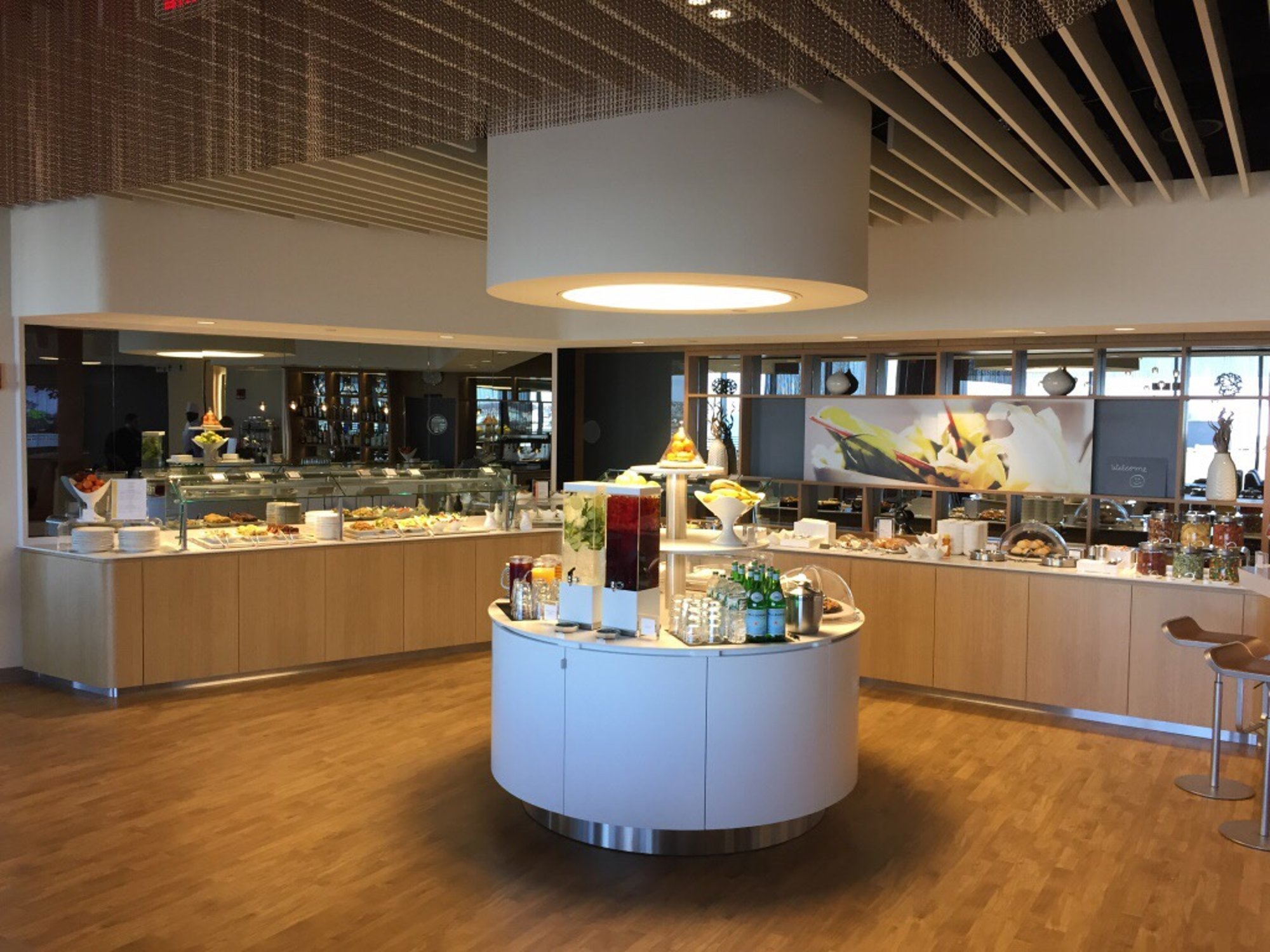 #4 of 5 images of Lufthansa Lounge