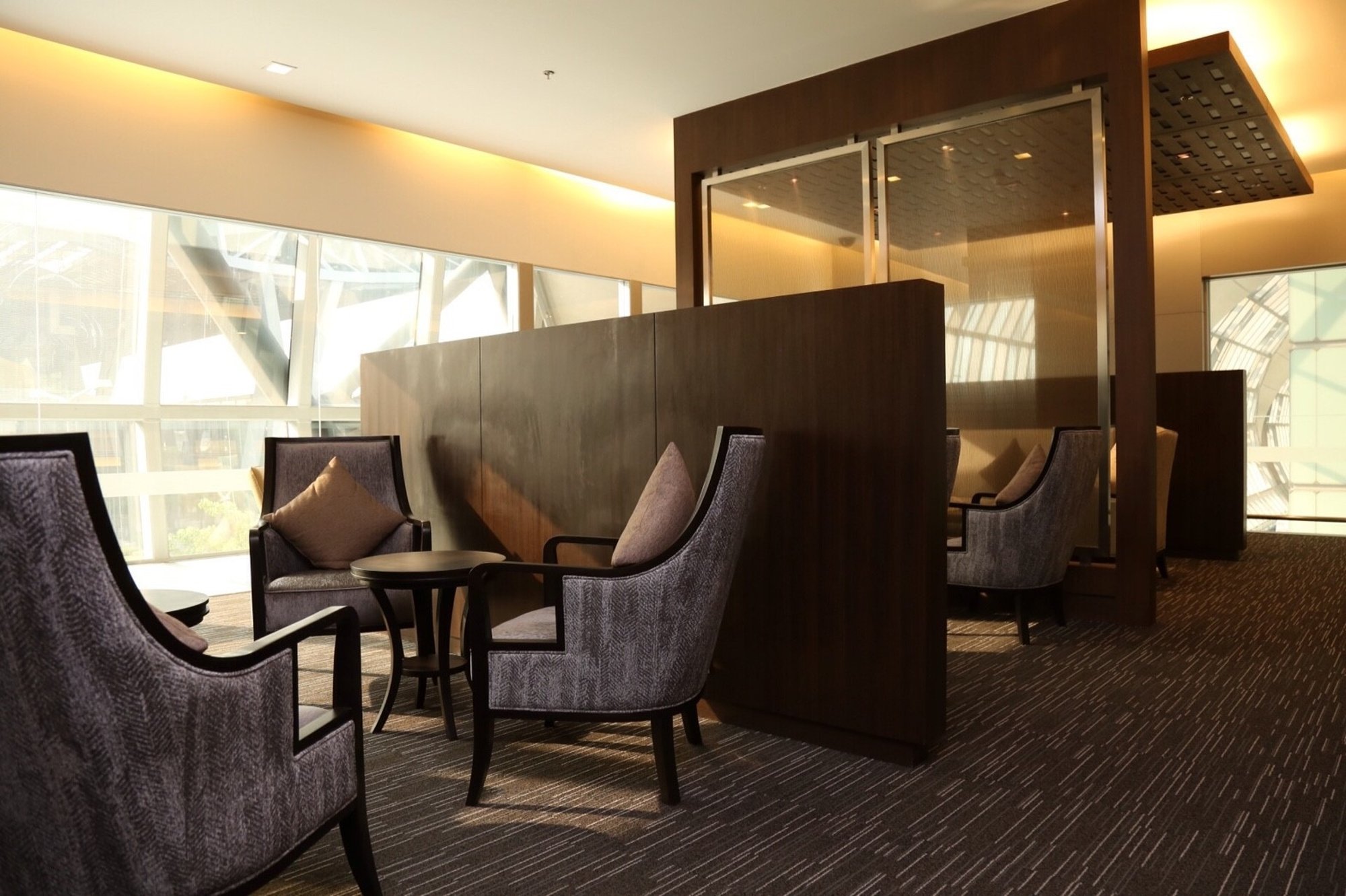 #1 of 5 images of Miracle First and Business Class Lounge (A1)