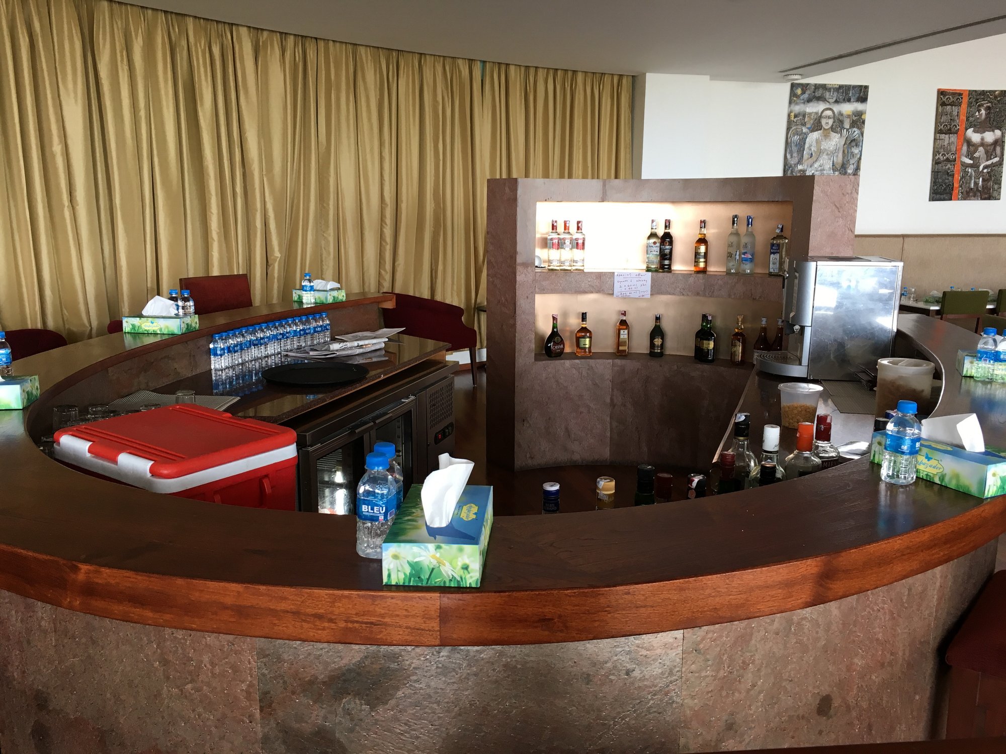 #3 of 4 images of Earth Lounge