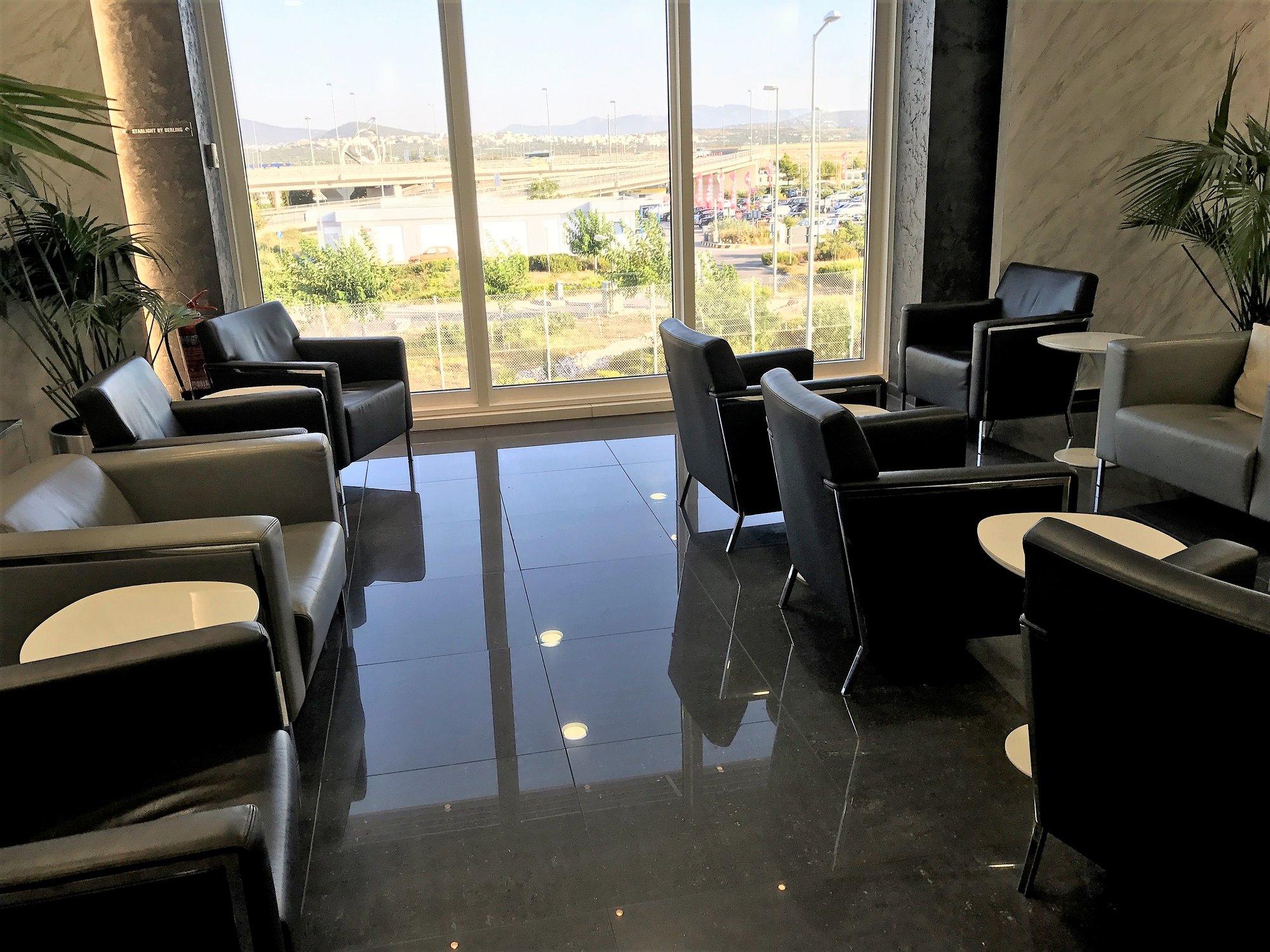 #2 of 5 images of Goldair CIP Lounge