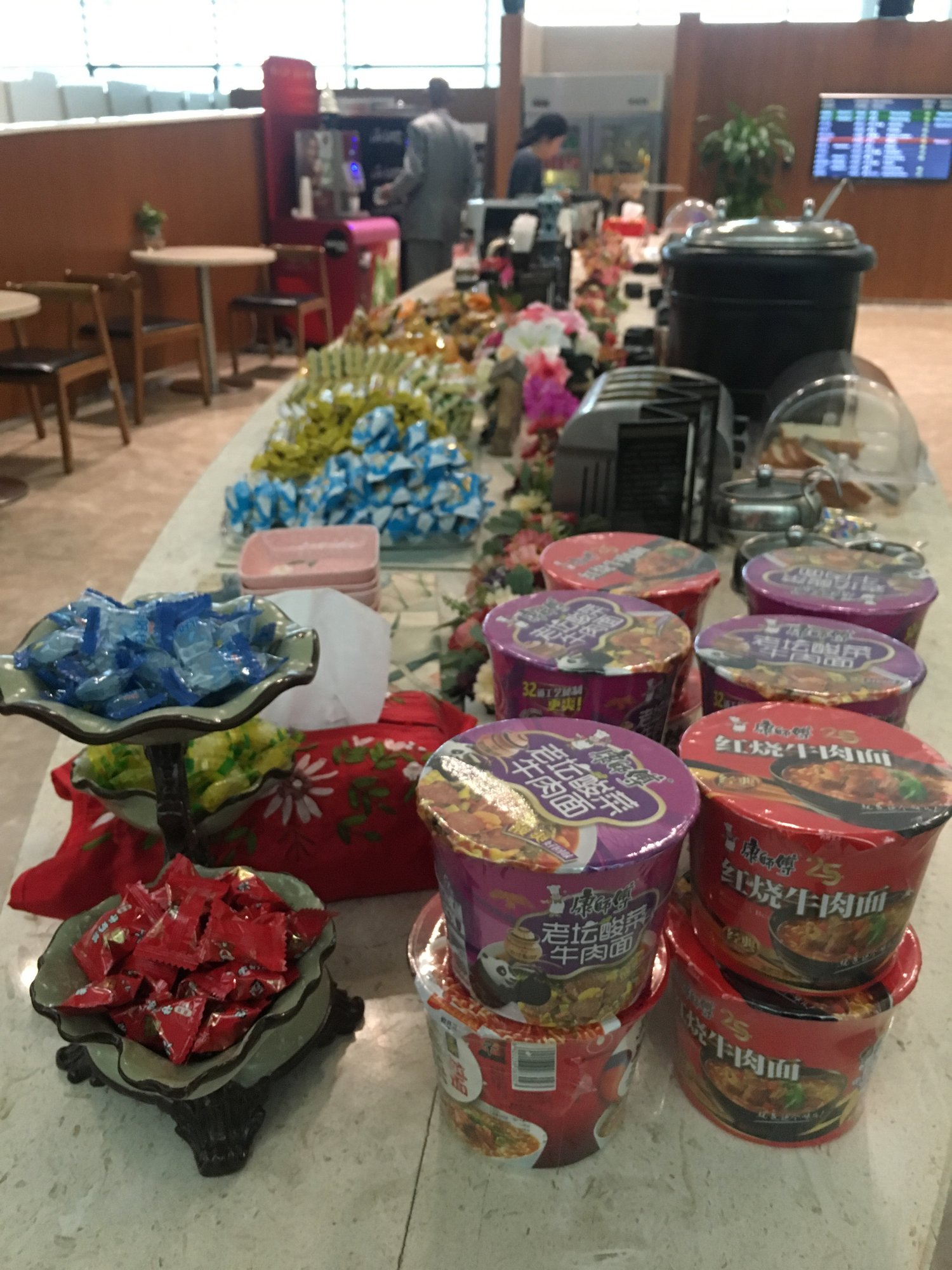 #2 of 2 images of V7 International First Class Lounge