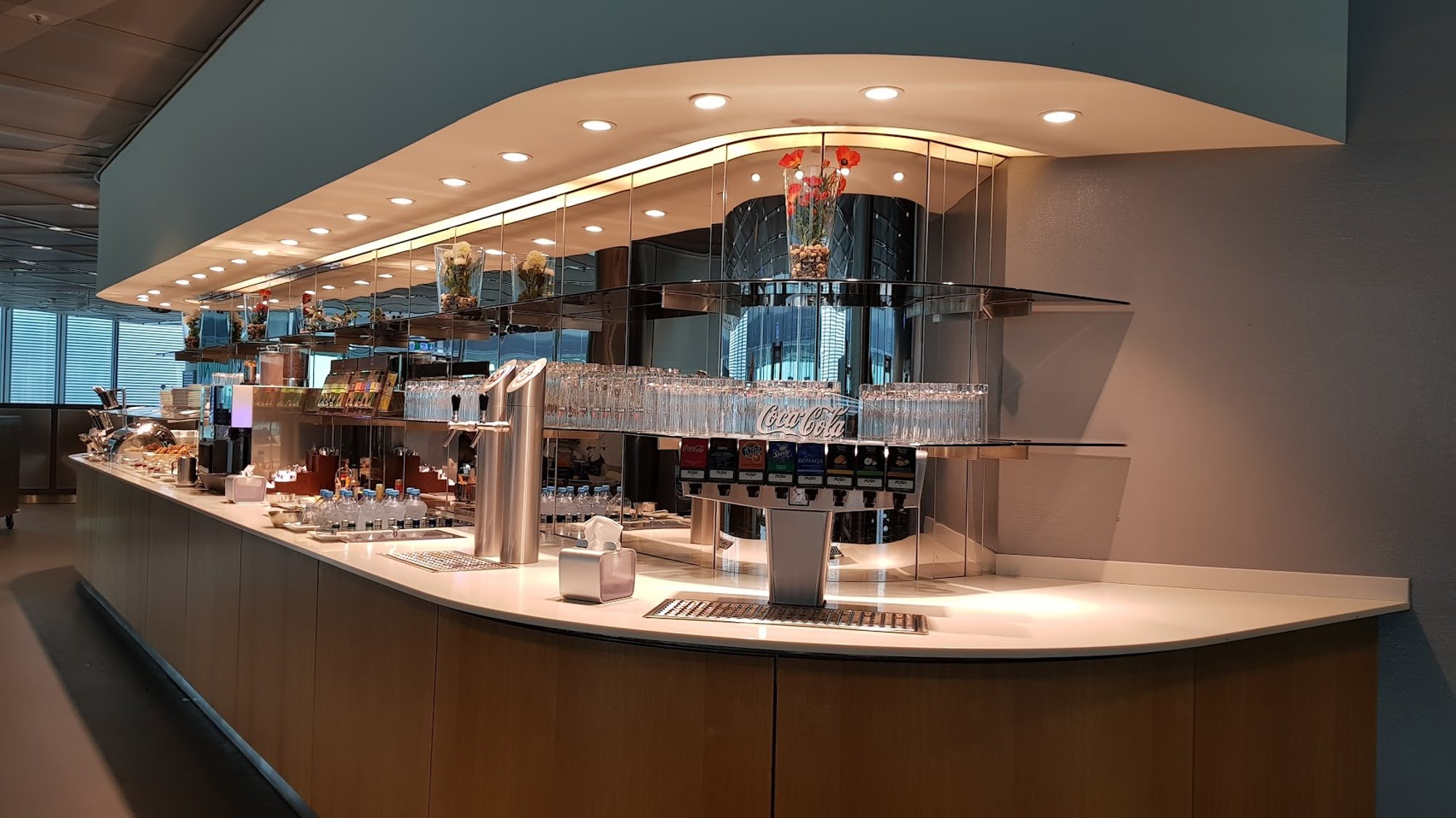 #2 of 5 images of Lufthansa Business Lounge (Non-Schengen, Gates B24-B28)