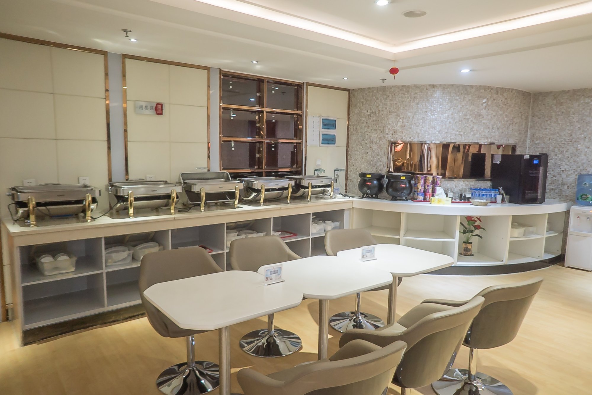 #1 of 5 images of Lucky Air Lounge