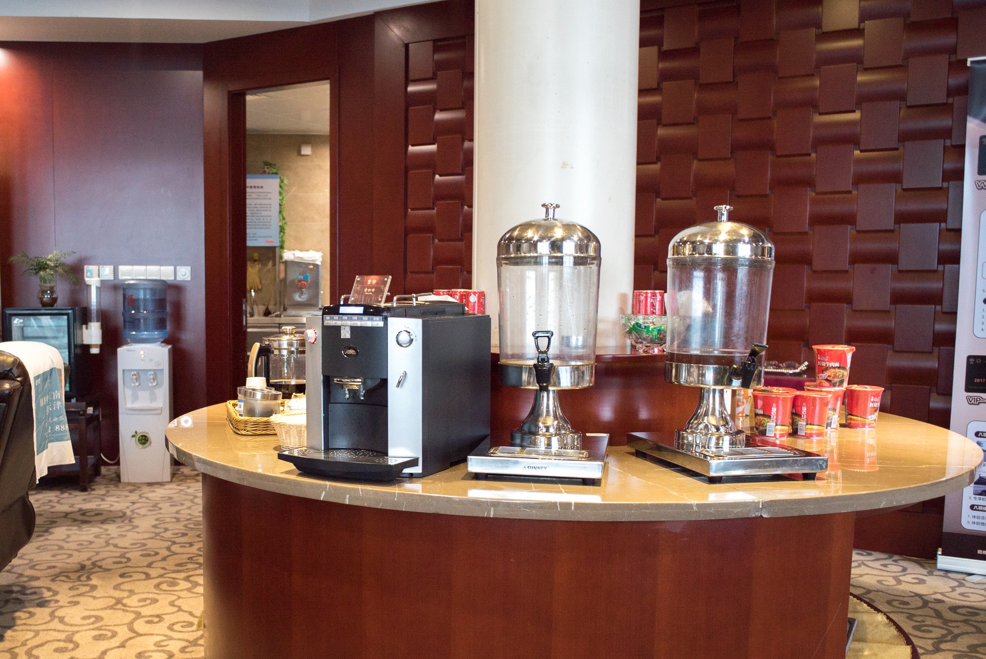 #5 of 5 images of First Class Lounge (No. 22)