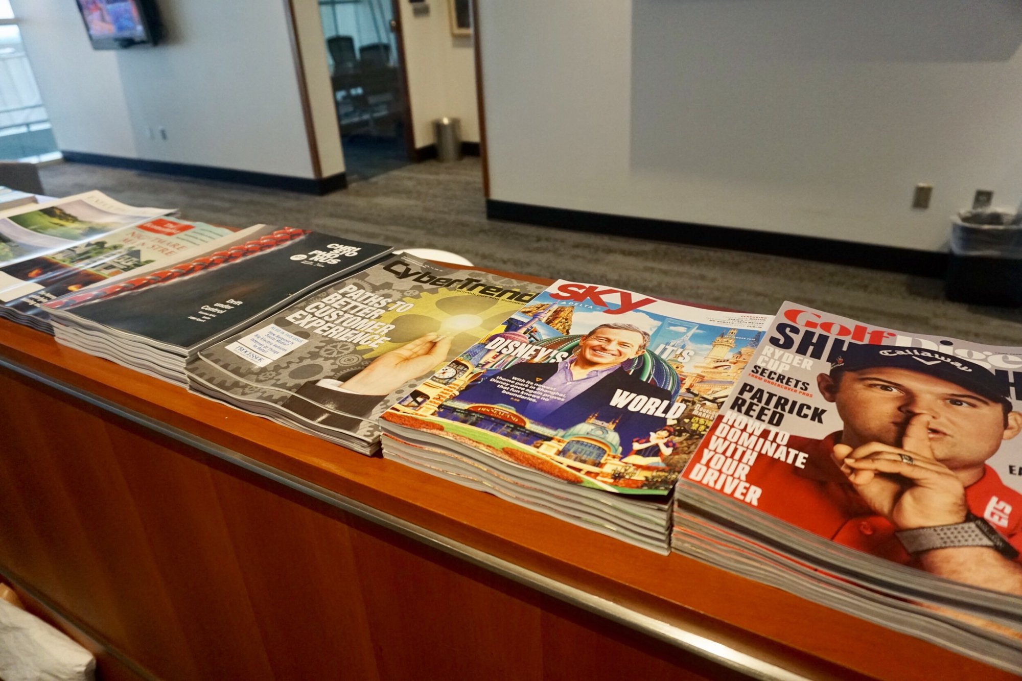 #5 of 5 images of Delta Sky Club