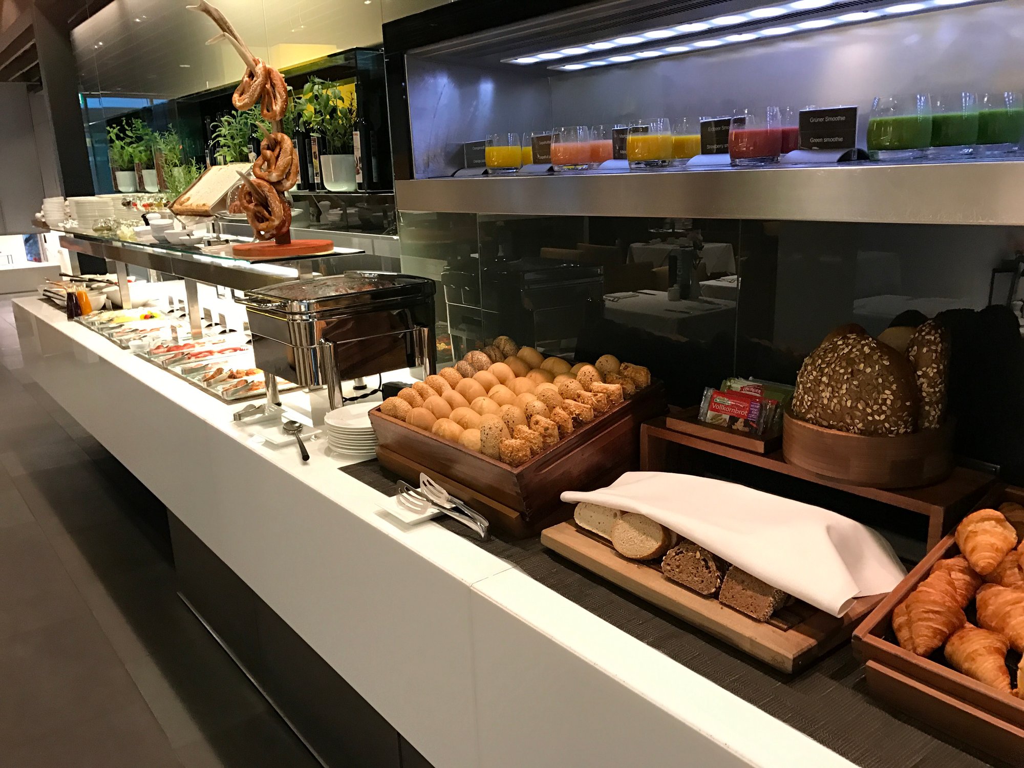 #5 of 5 images of Lufthansa First Class Lounge (Temporarily Closed)