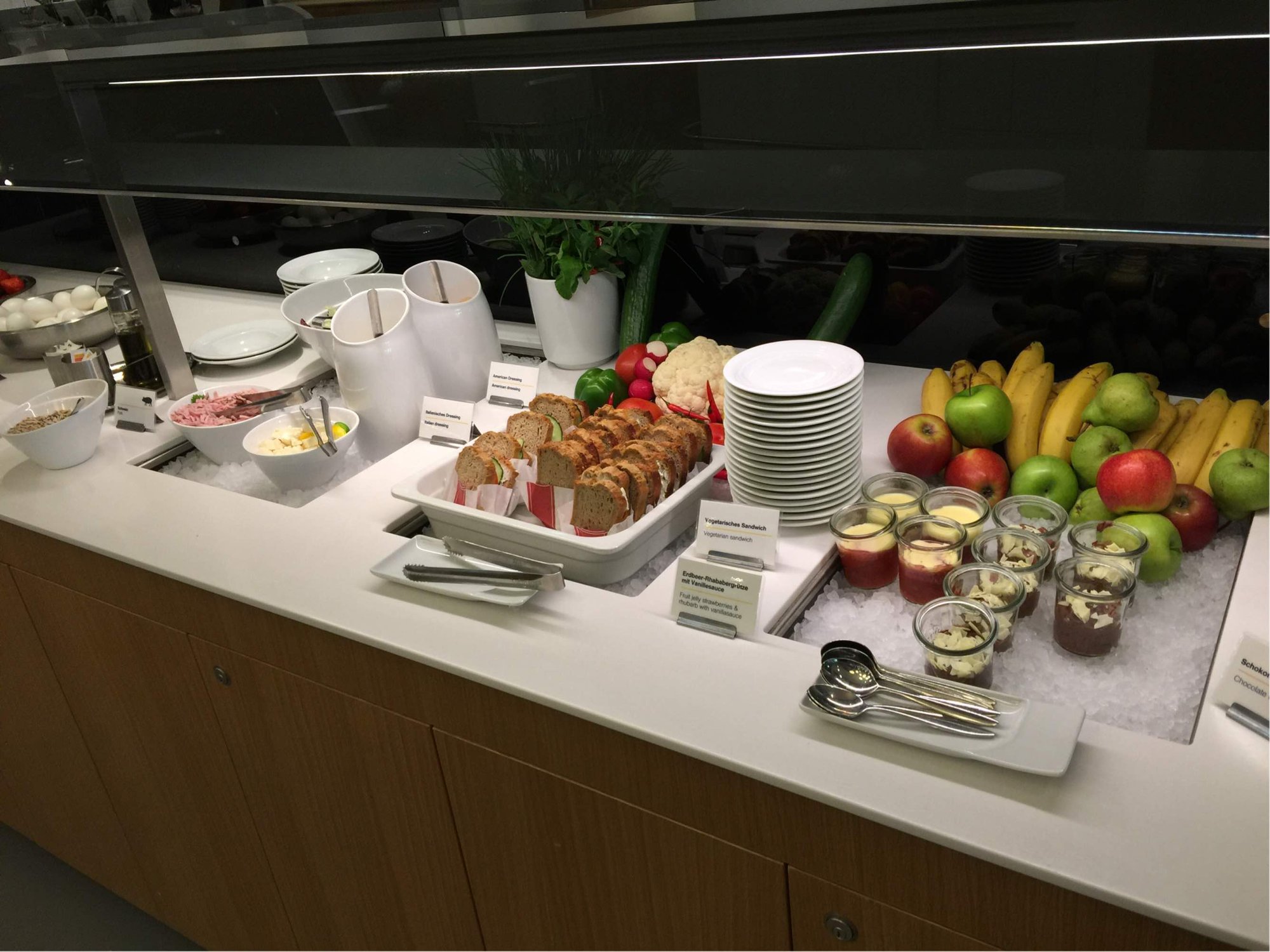 #2 of 5 images of Lufthansa Senator Lounge (Non-Schengen)