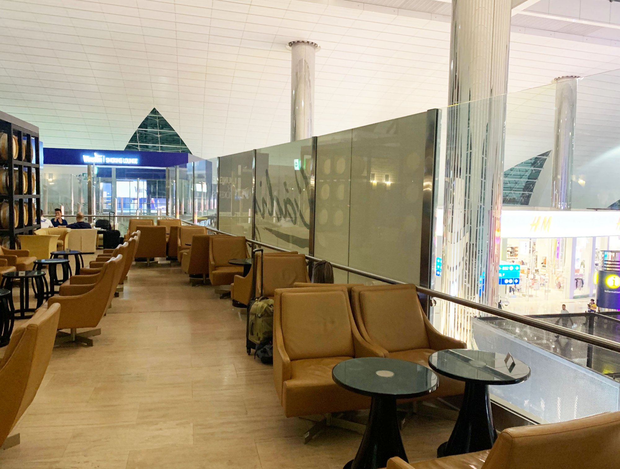 #4 of 5 images of Lounge @ B
