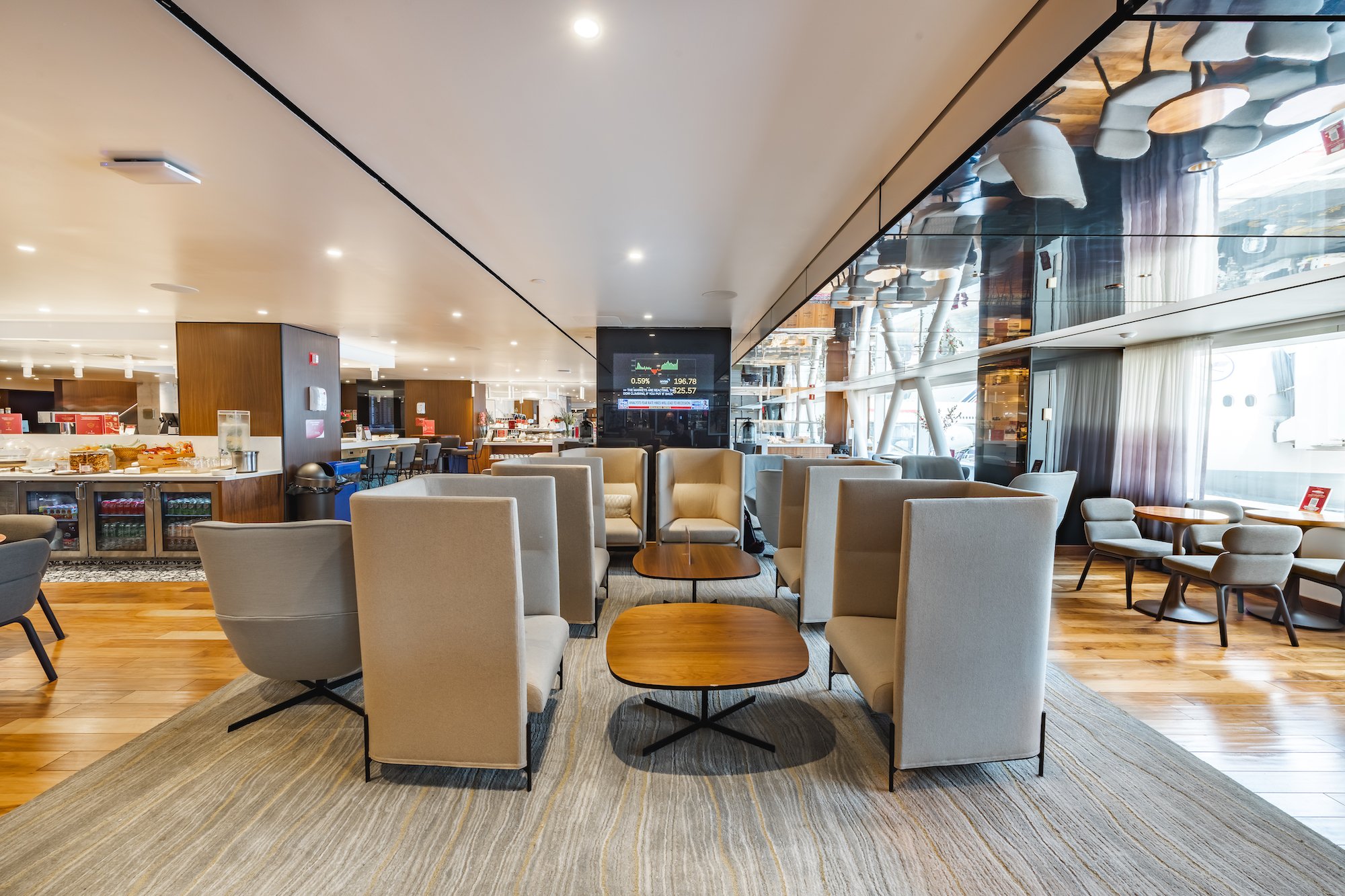#2 of 5 images of Primeclass Lounge