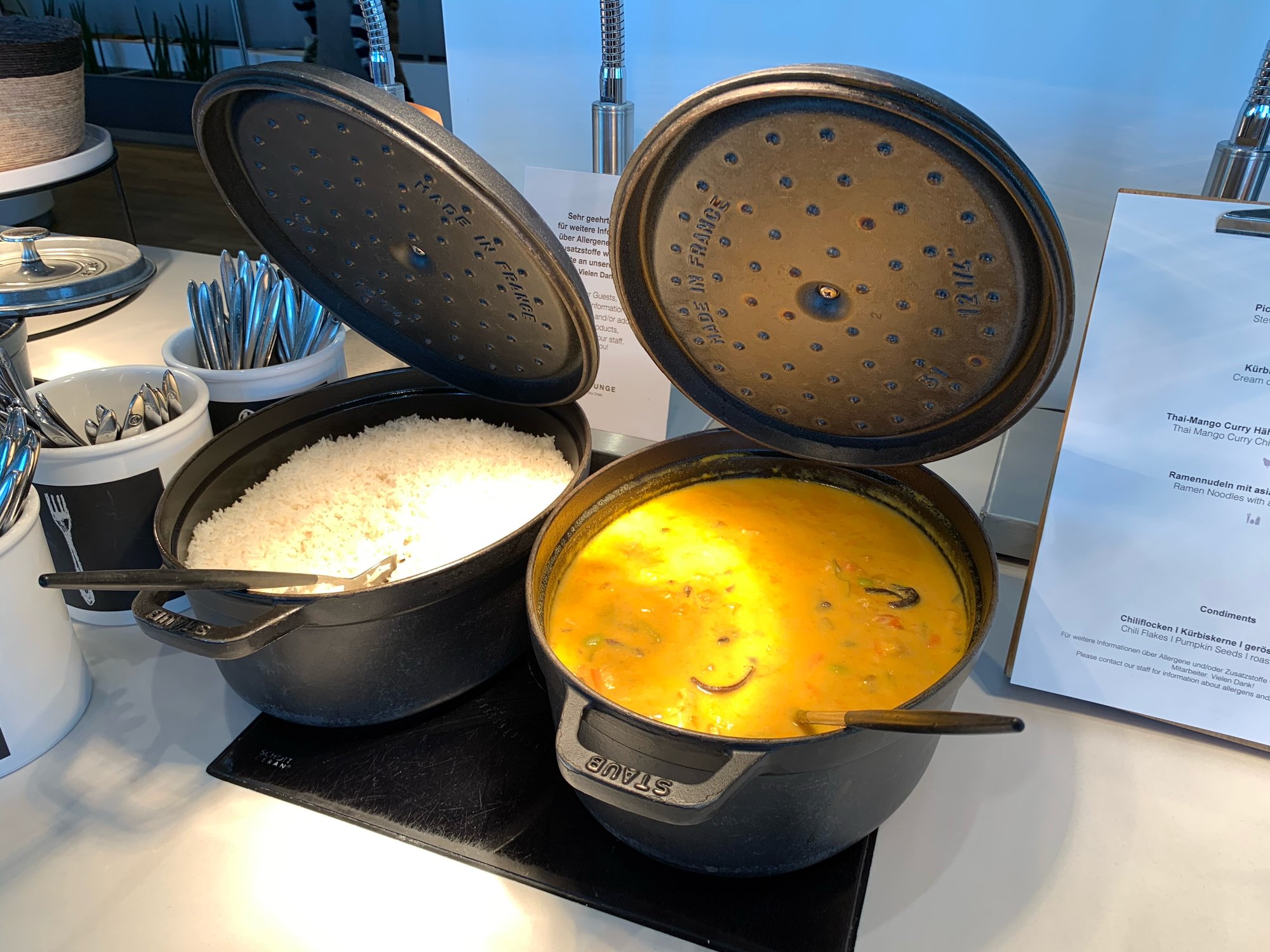 #3 of 5 images of Salon affaires