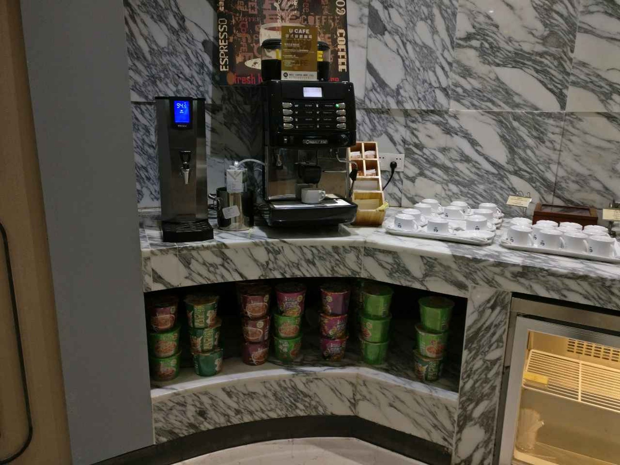 #3 of 5 images of No. 1 First and Business Class Lounge