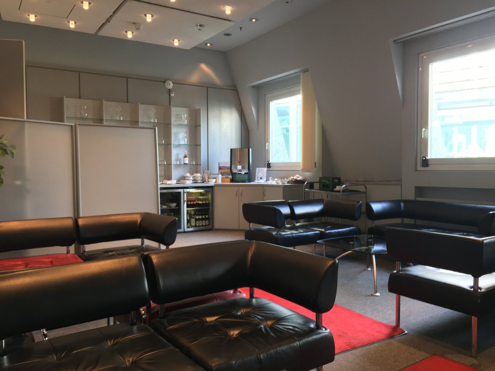 #5 of 5 images of Elli-Beinhorn Lounge