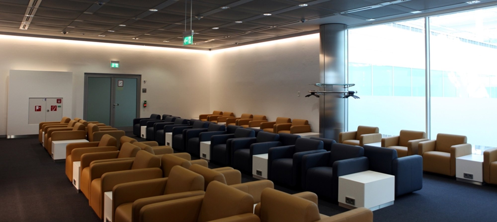 #4 of 5 images of Lufthansa Business Lounge (Gate G28, Schengen)