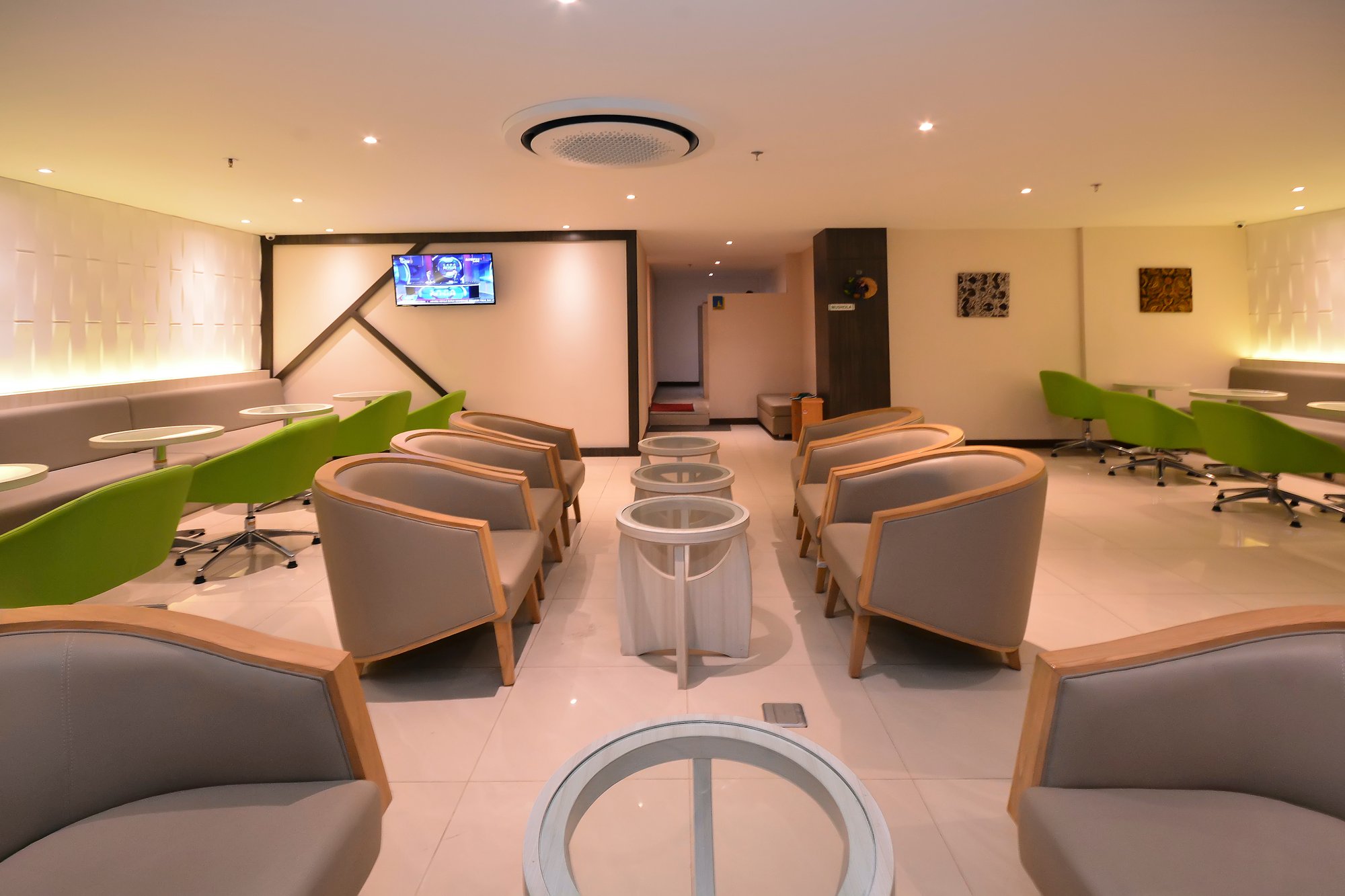 #4 of 5 images of Concordia Lounge