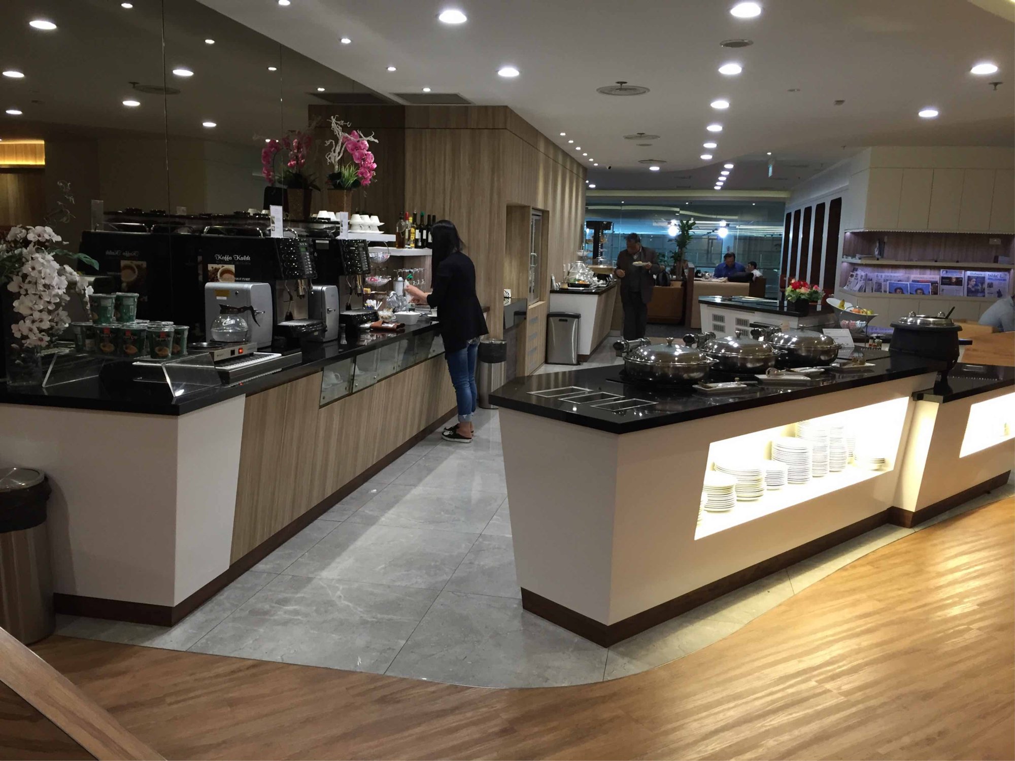 #3 of 5 images of SATS Premier Lounge