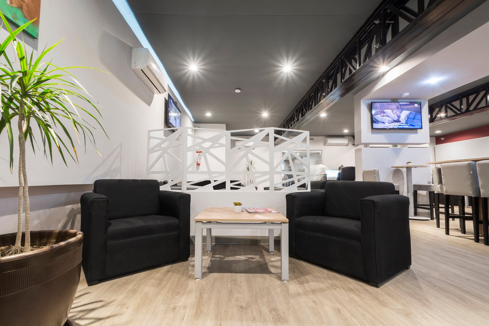 #5 of 5 images of OMA Premium Lounge