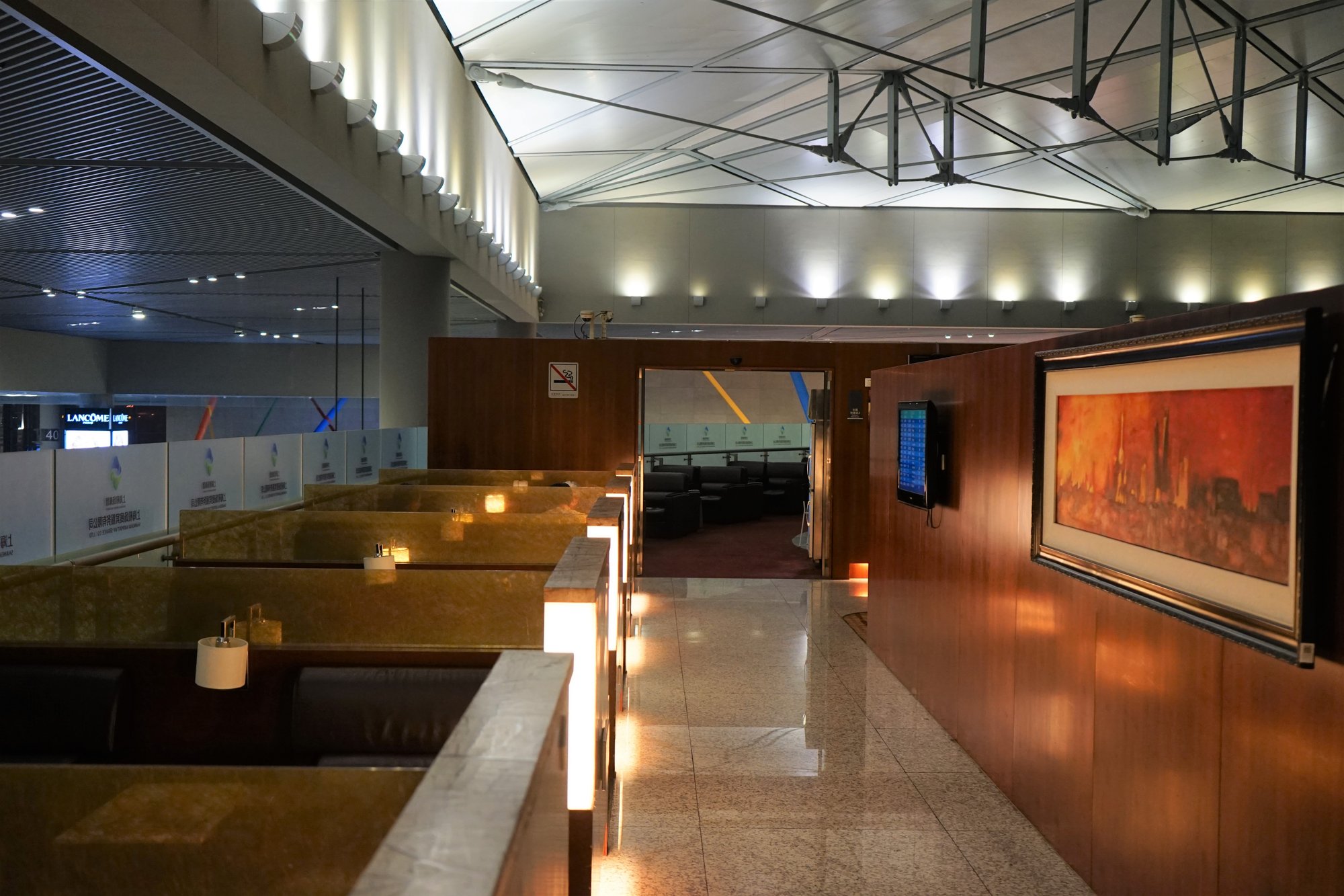 #3 of 5 images of V1 VIP Lounge