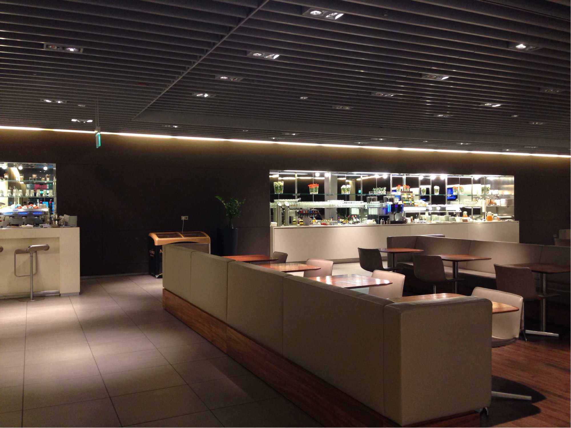 #2 of 4 images of Lufthansa Senator Lounge (Gate G24, Schengen)