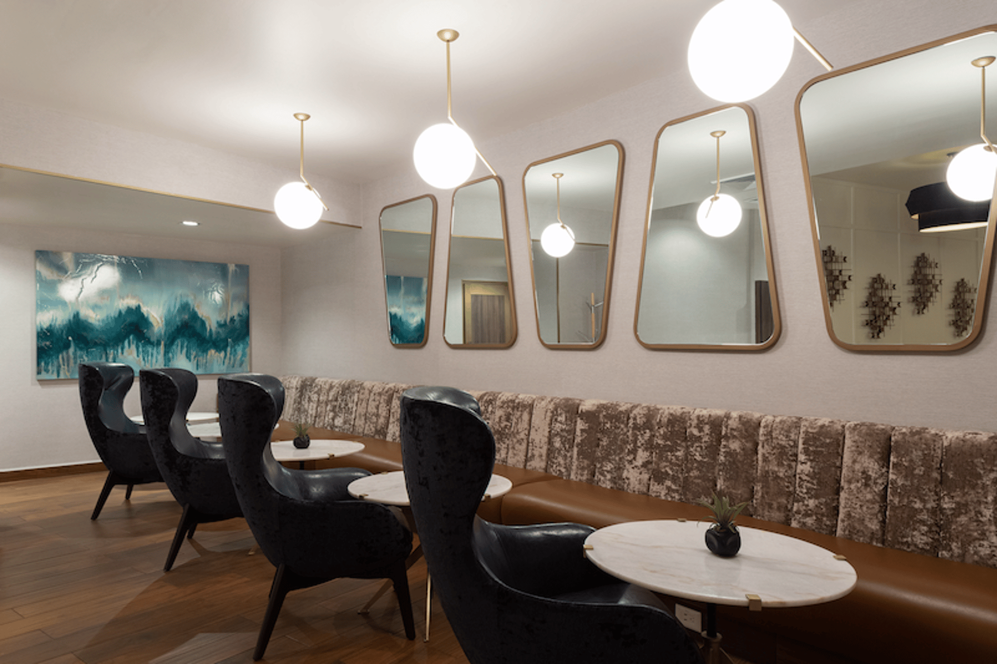 #3 of 5 images of Mera Business Lounge (International)