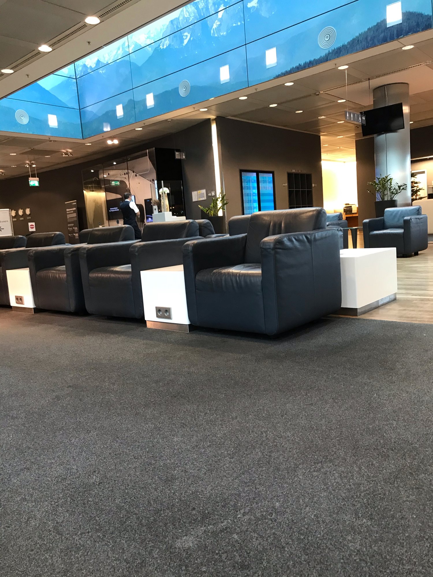 #1 of 5 images of Lufthansa Business Lounge (Gate G28, Schengen)