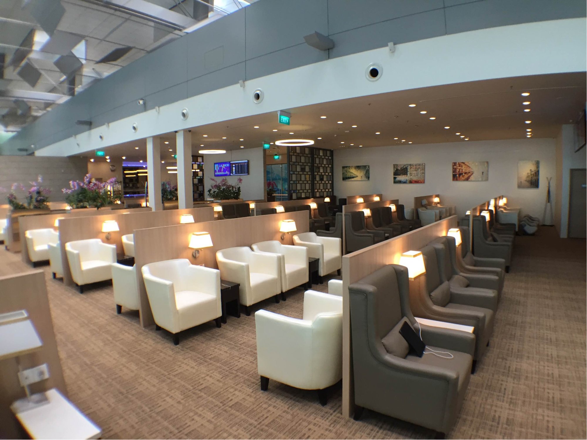 #2 of 5 images of SATS Premier Lounge