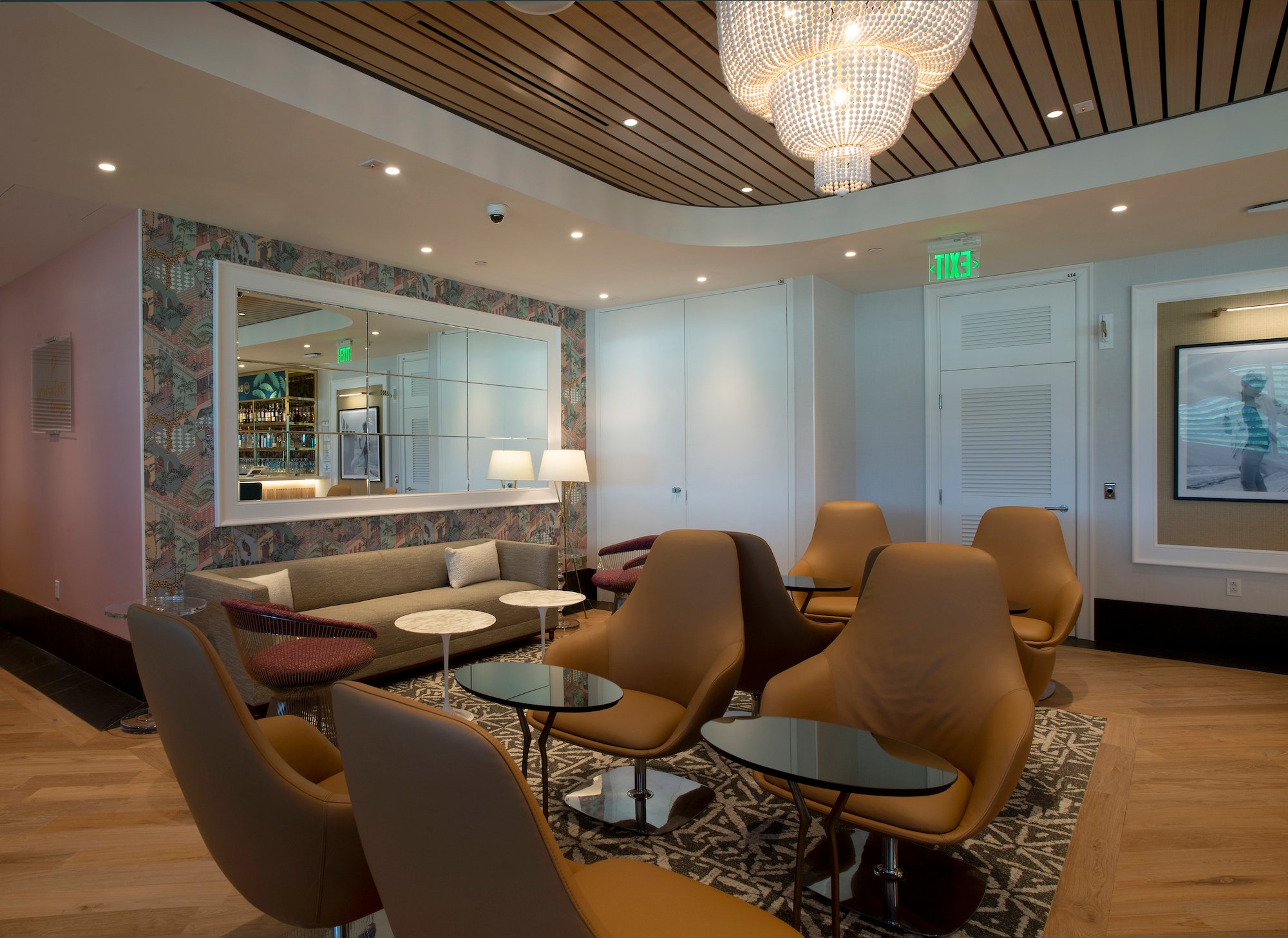 #2 of 5 images of Primeclass Lounge