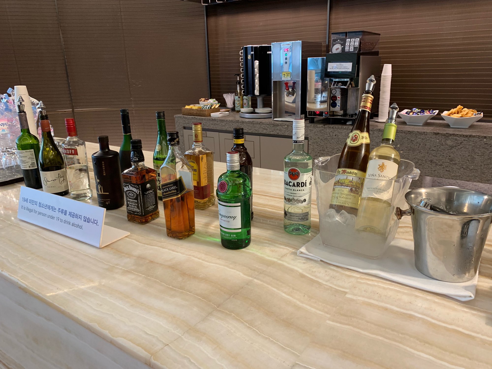 #4 of 5 images of Asiana Airlines Business Class Lounge (East)