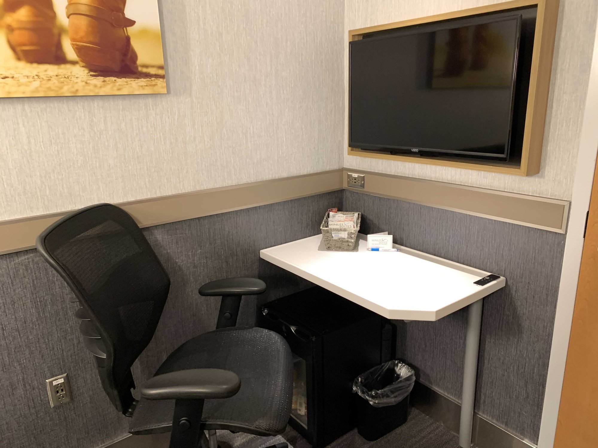 #3 of 5 images of Minute Suites