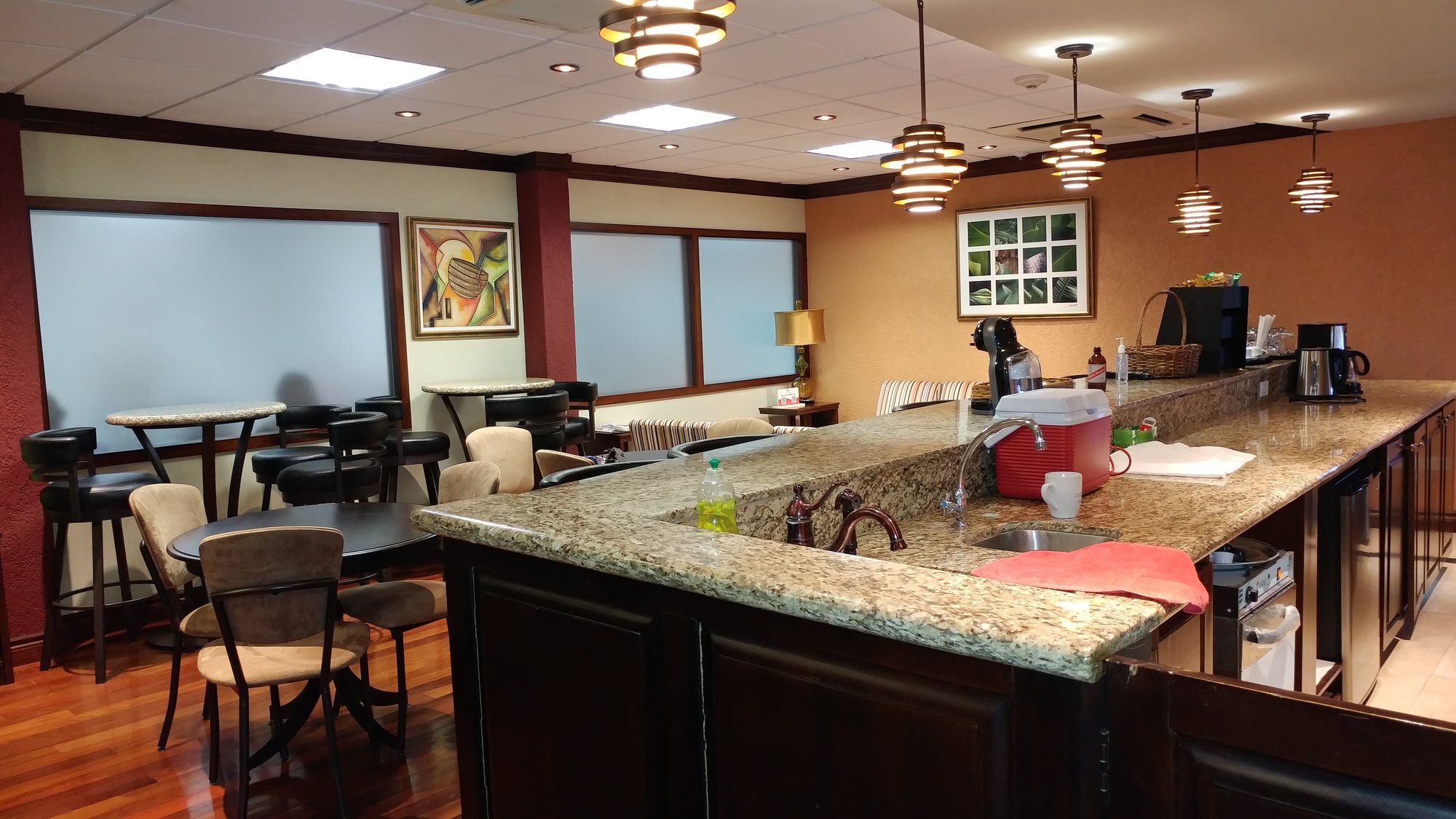 #3 of 5 images of Club Kingston Arrivals Lounge