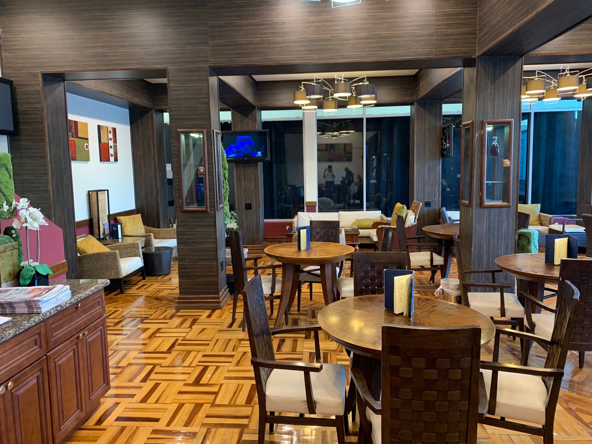 #4 of 5 images of Graycliff Divans Lounge (Temporarily Closed)