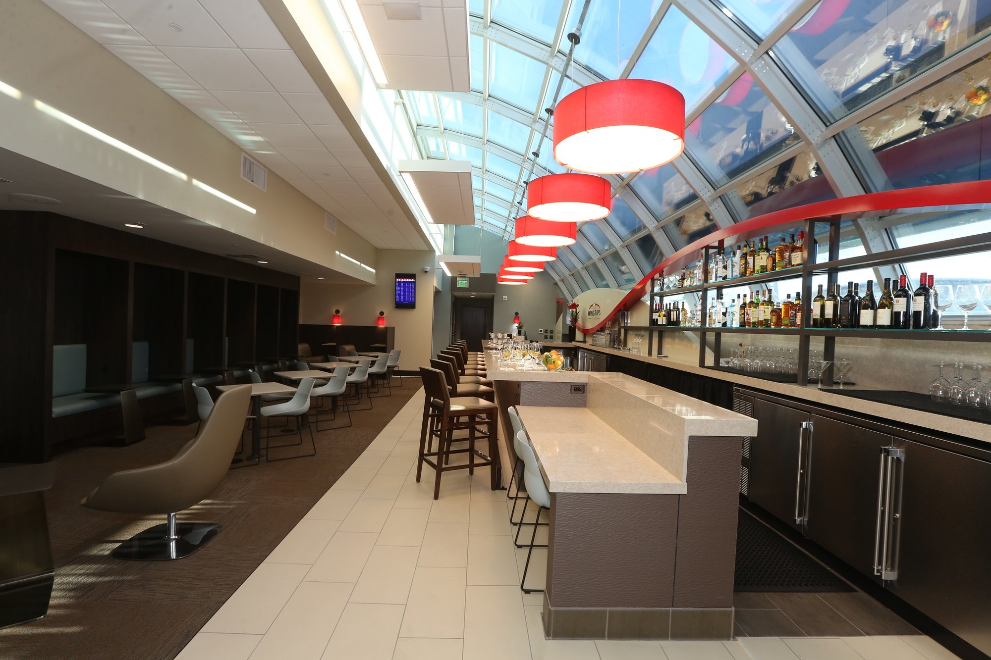 #1 of 5 images of Wingtips Lounge