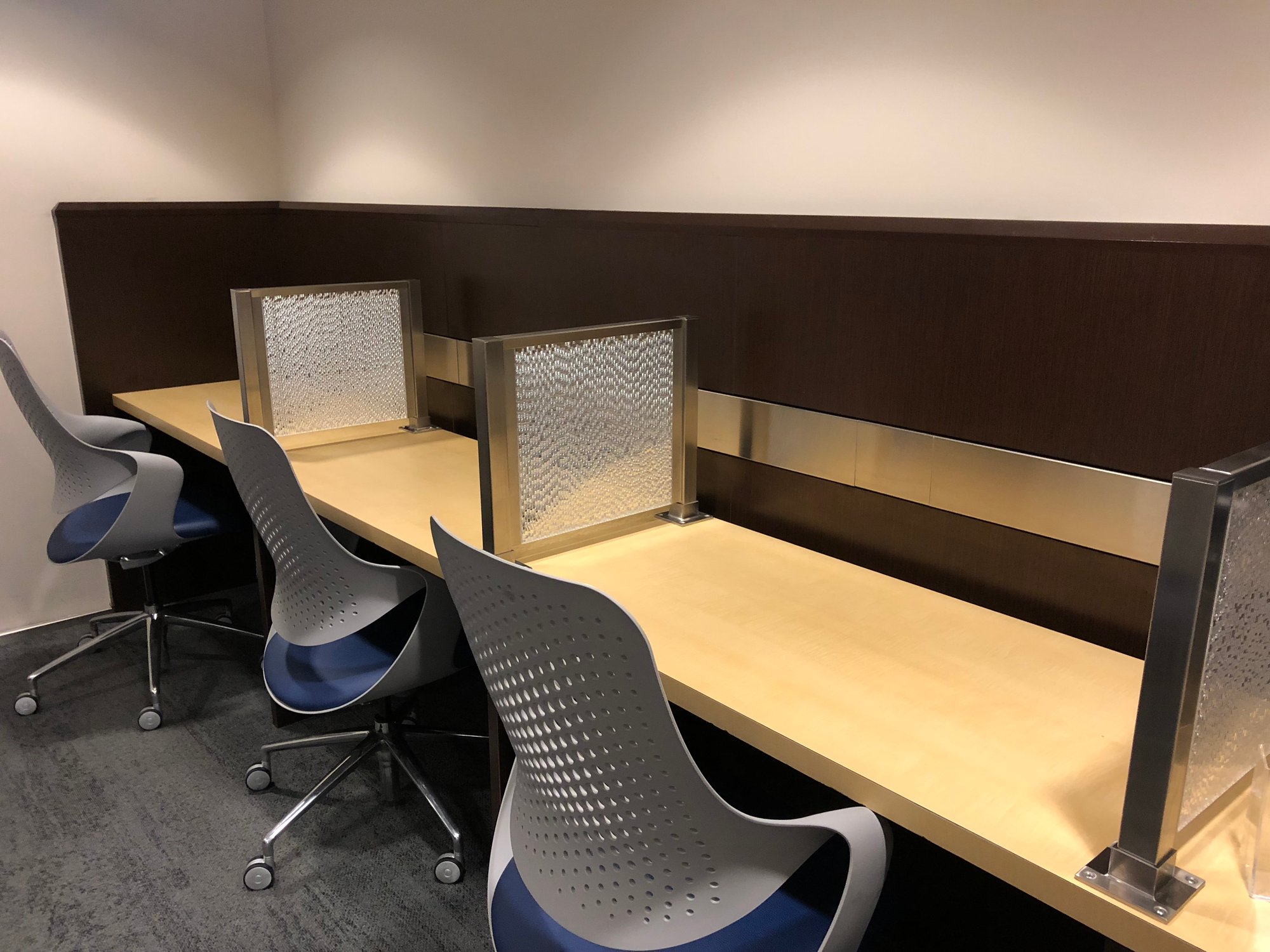 #5 of 5 images of Delta Sky Club