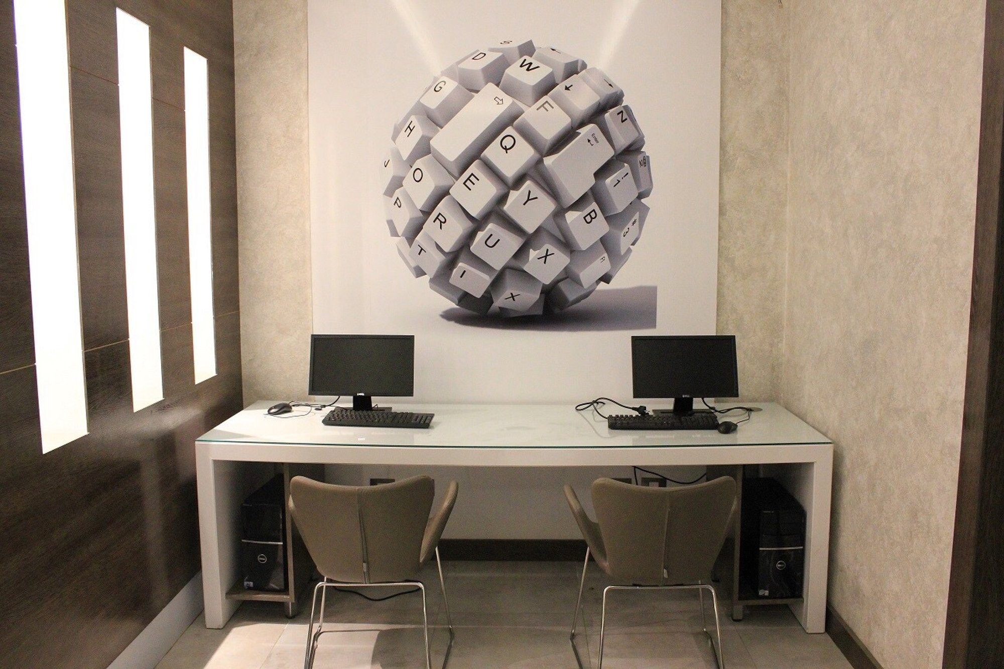 #2 of 3 images of Primeclass Lounge