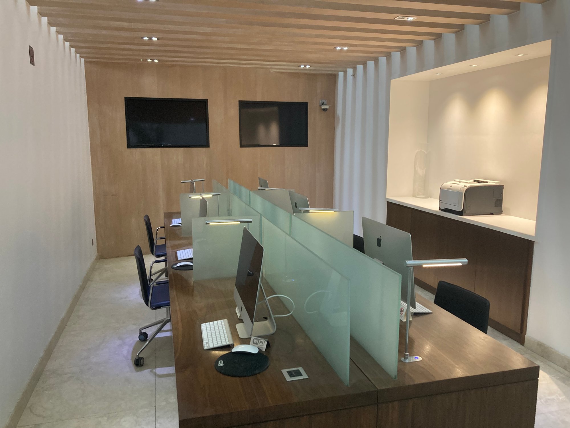 #5 of 5 images of Primeclass Lounge