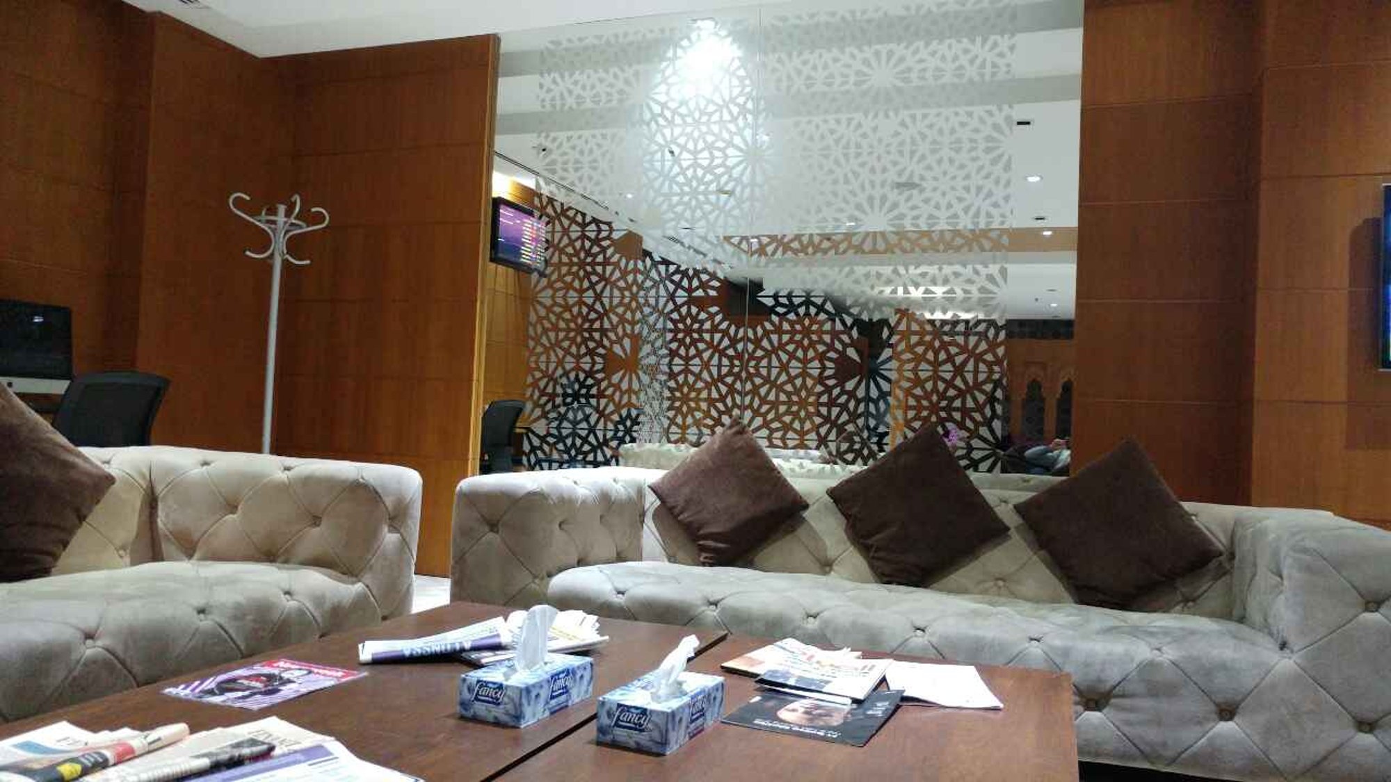 #2 of 3 images of Pearl Lounge (Temporarily Closed)