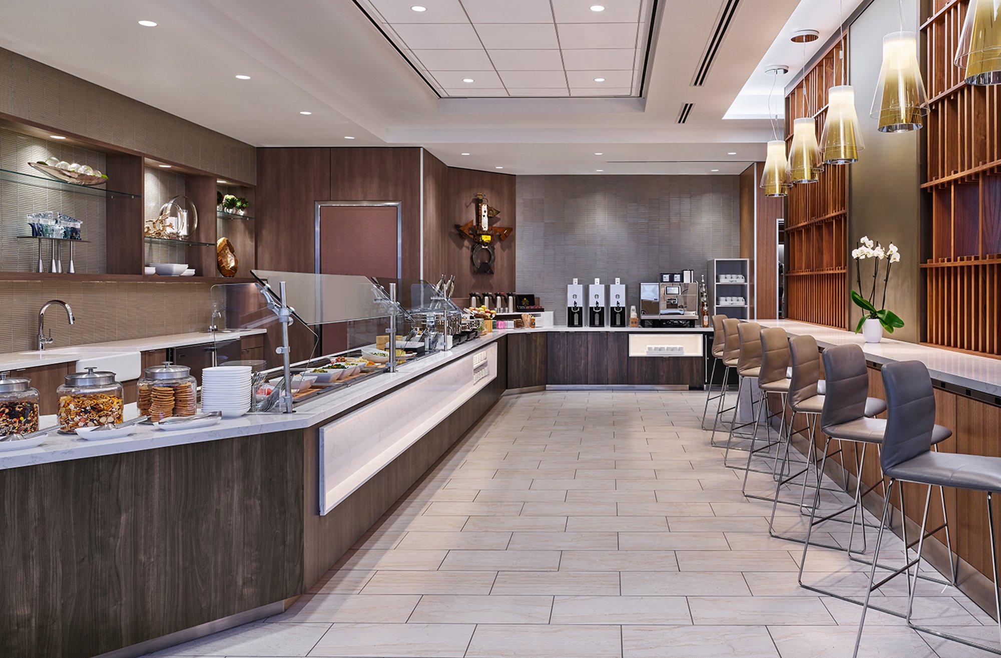 #4 of 5 images of Delta Sky Club