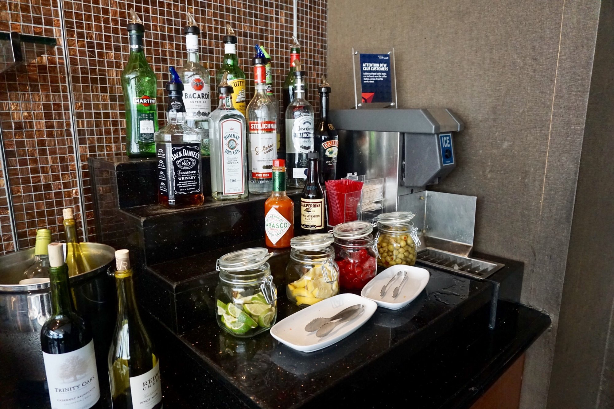 #5 of 5 images of Delta Sky Club (Gate A38)