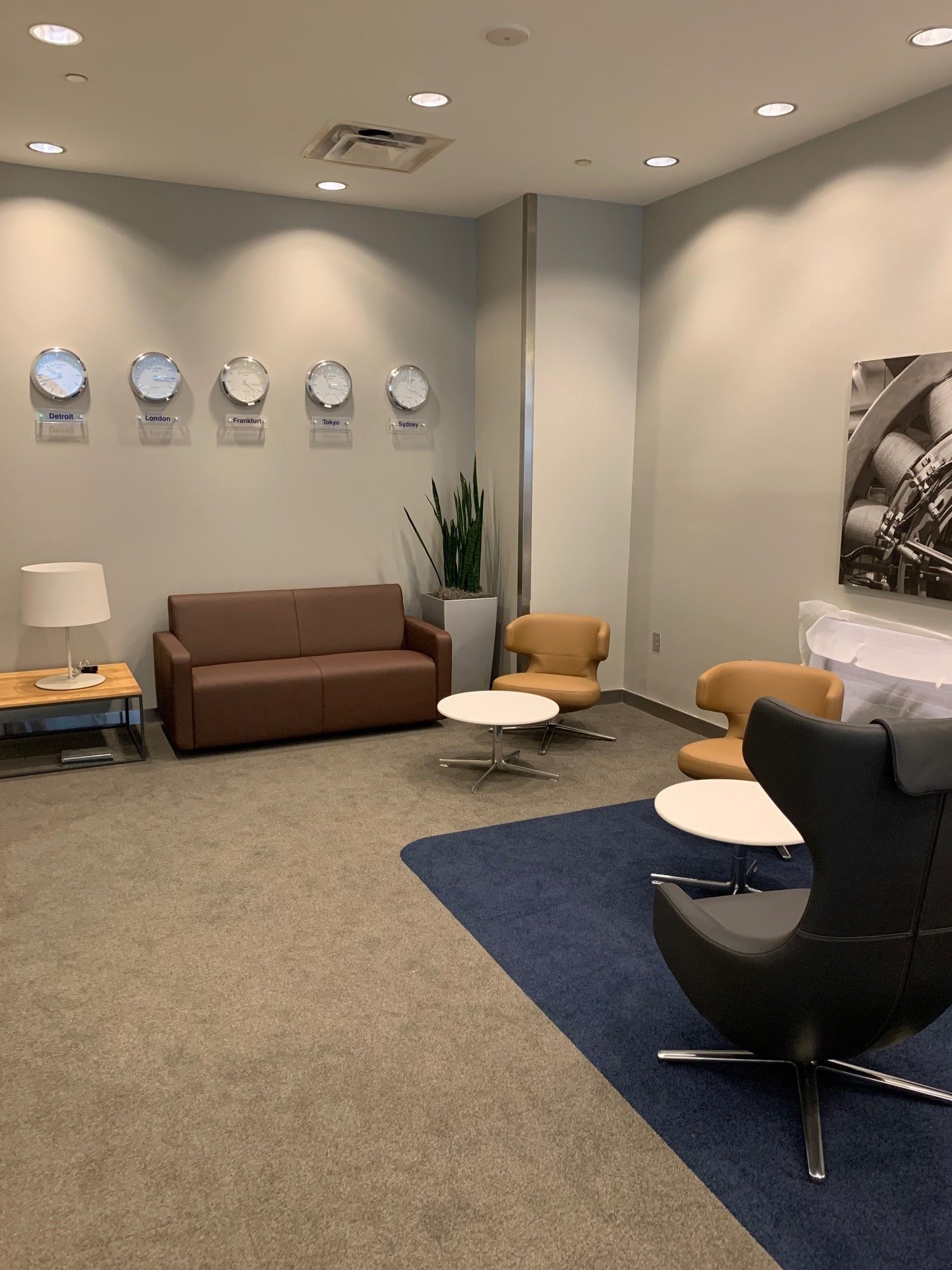 #2 of 5 images of Lufthansa Lounge