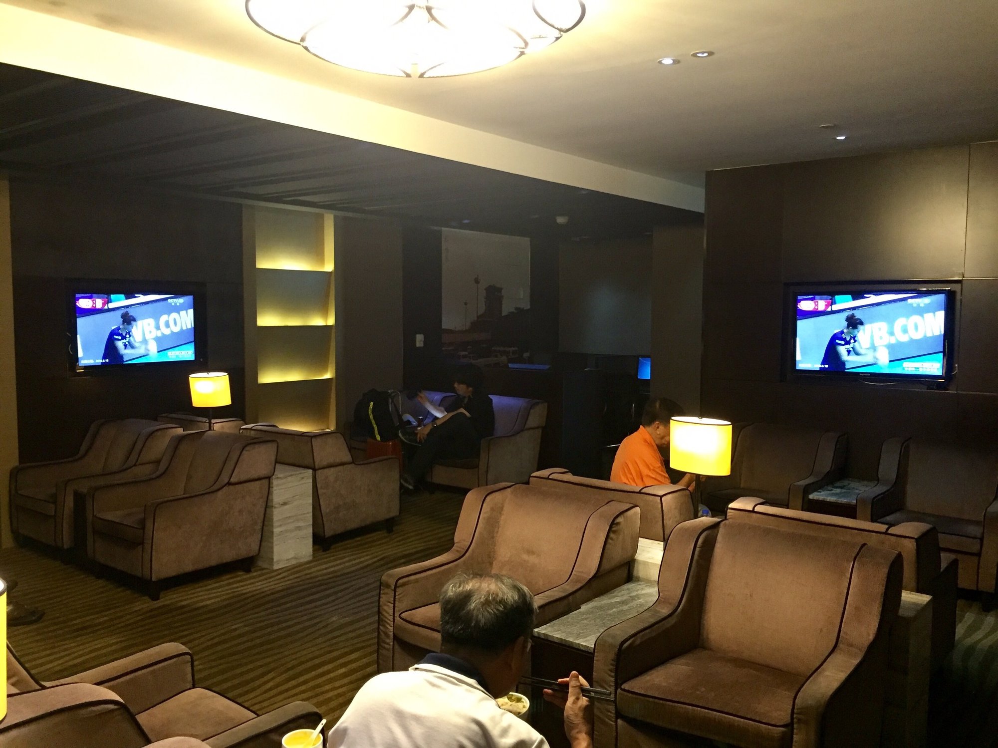 #5 of 5 images of PREMIUM LOUNGE