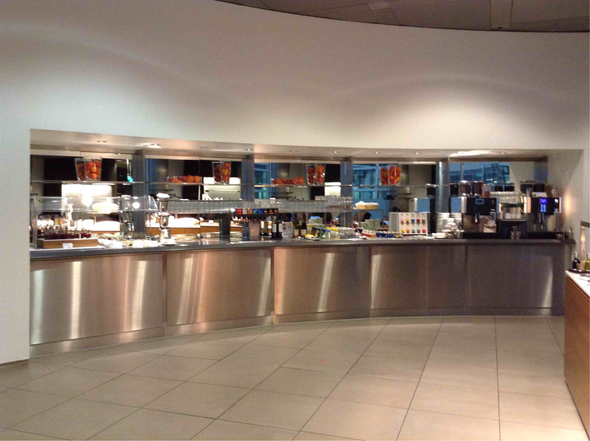 #2 of 5 images of Lufthansa Senator Lounge (Non-Schengen)