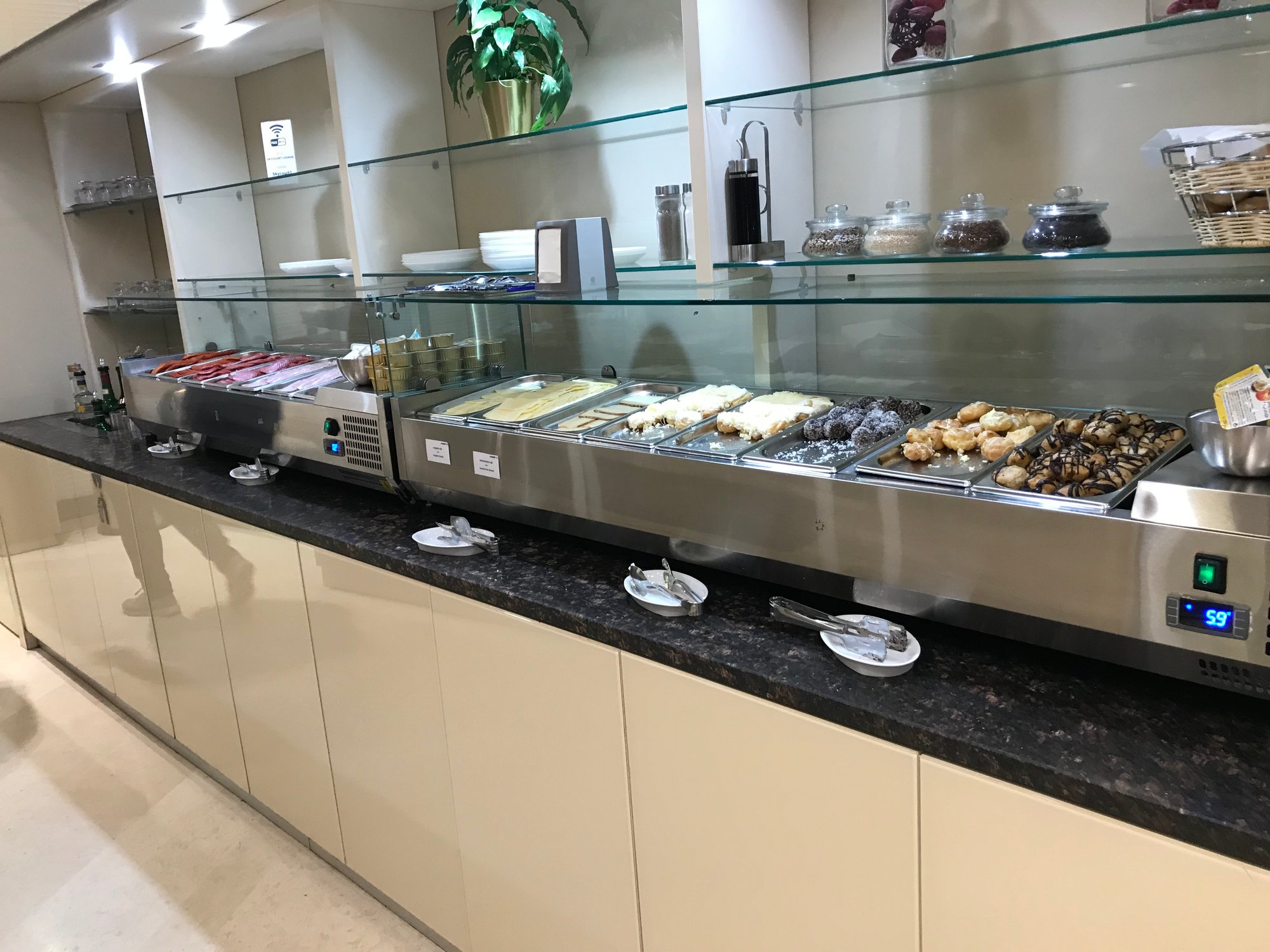 #5 of 5 images of SkyCourt Lounge