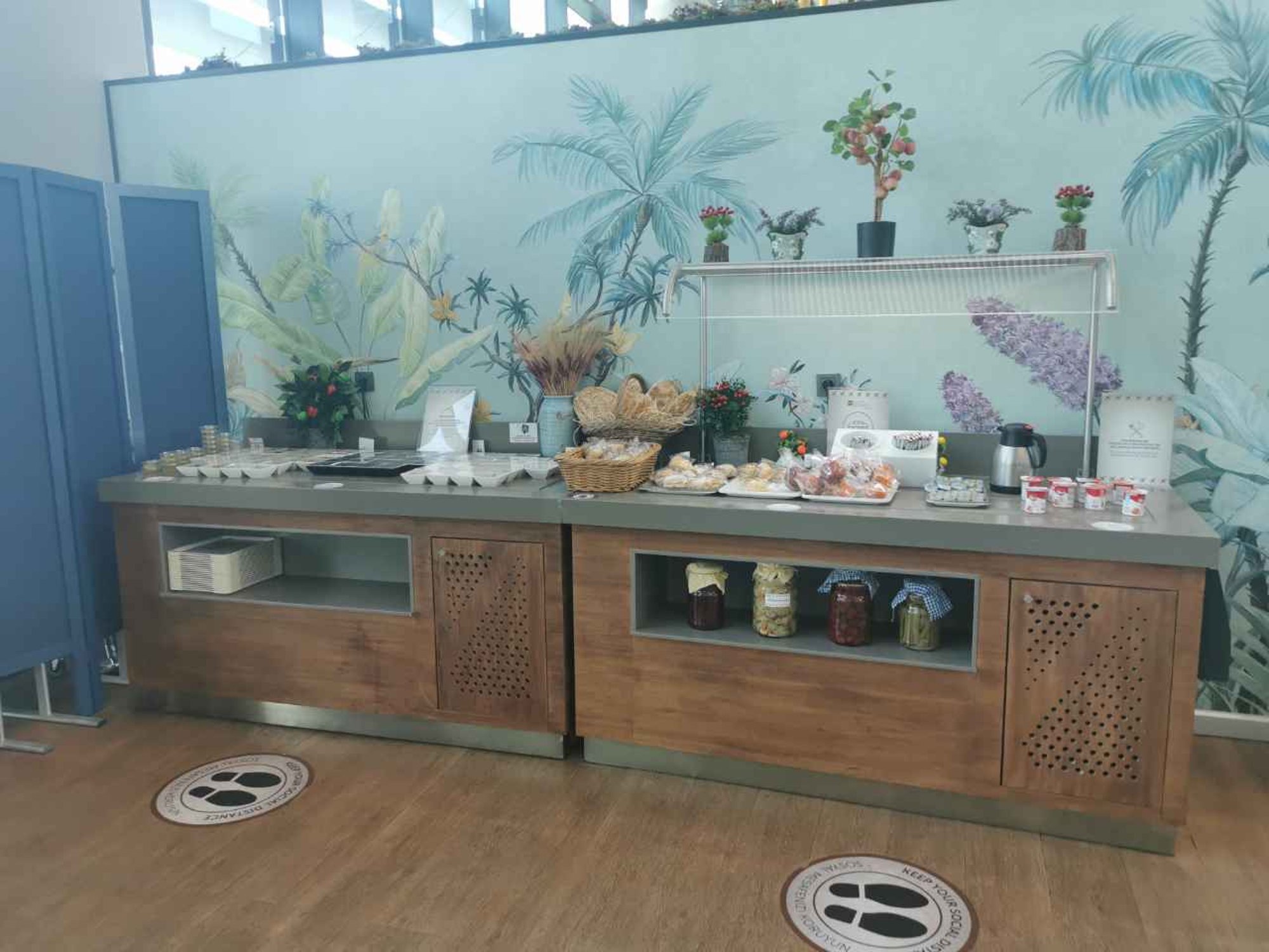 #1 of 5 images of IGA Lounge