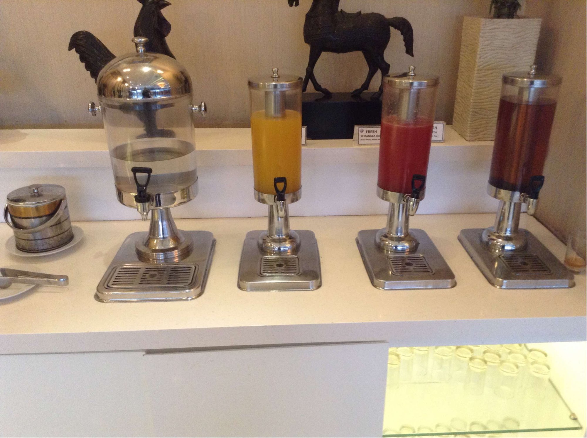 #4 of 5 images of Blue Sky Premier Lounge