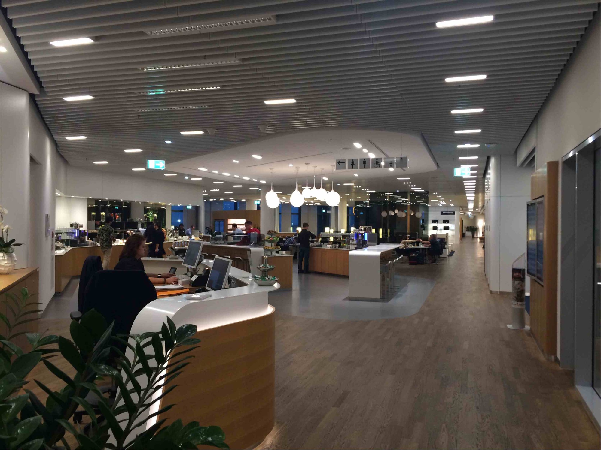#3 of 5 images of Lufthansa Senator Lounge (Non-Schengen) (Temporarily Closed)