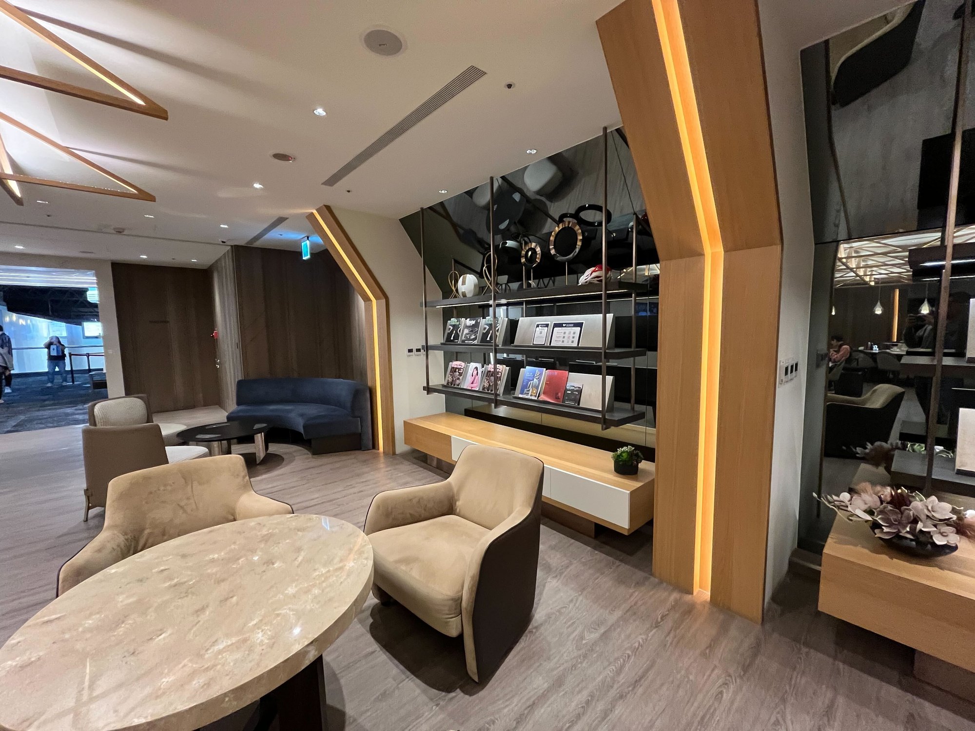 #1 of 5 images of Oriental Club Lounge